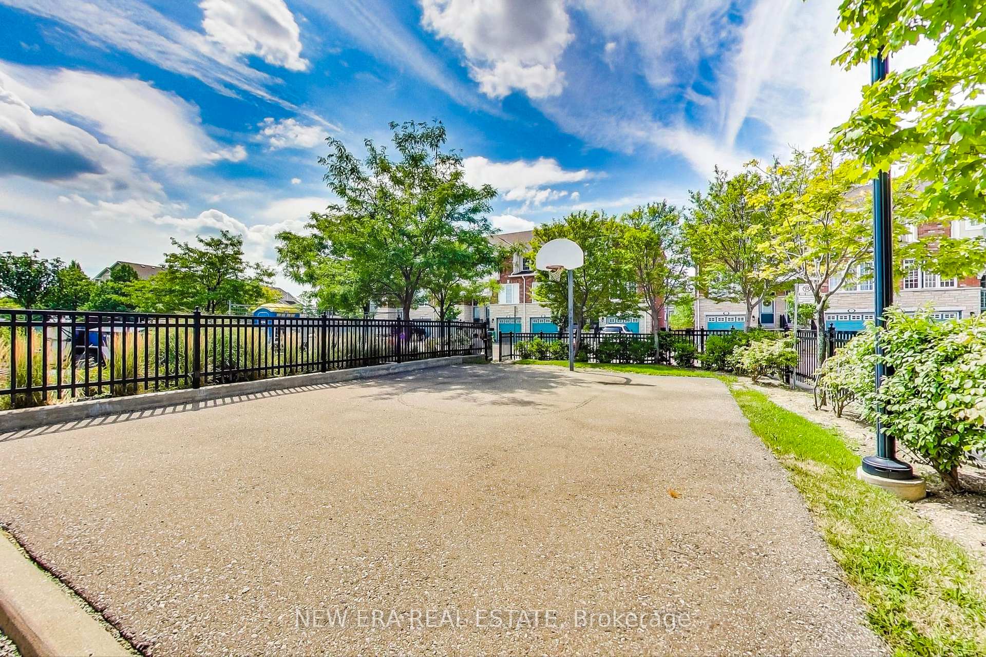 3 Bedrooms Condo at 1359 Rathburn, Mississauga For sale