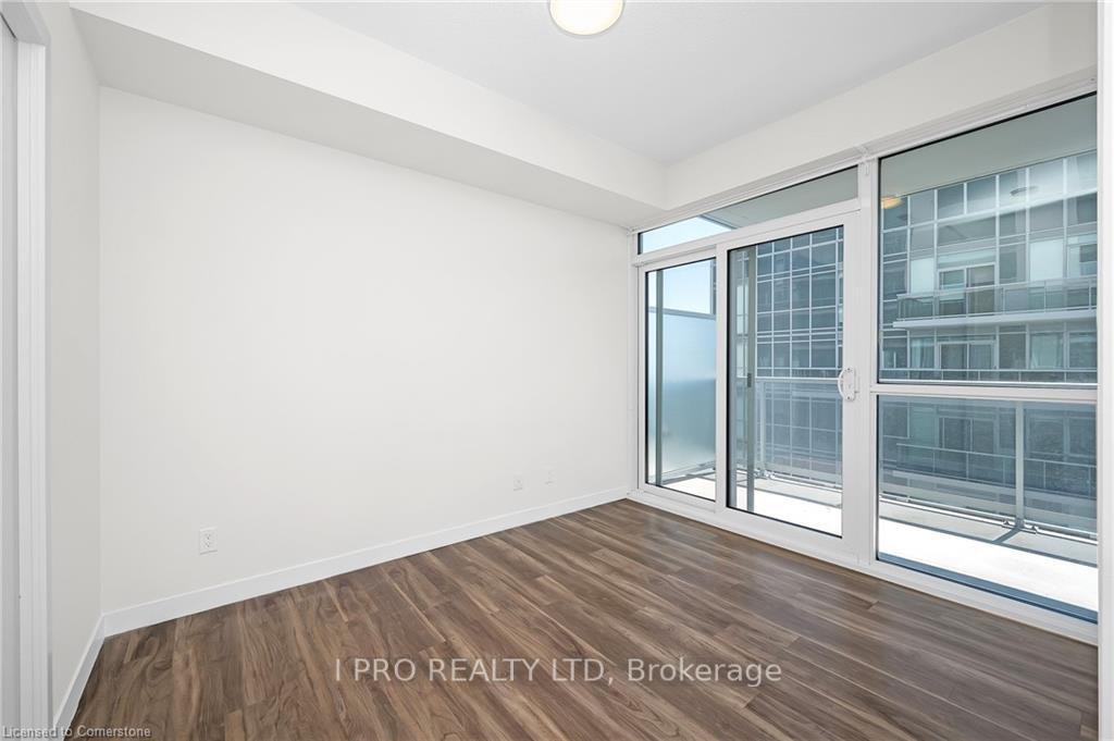 2 Bedrooms Condo at 2087 Fairview, Burlington For sale