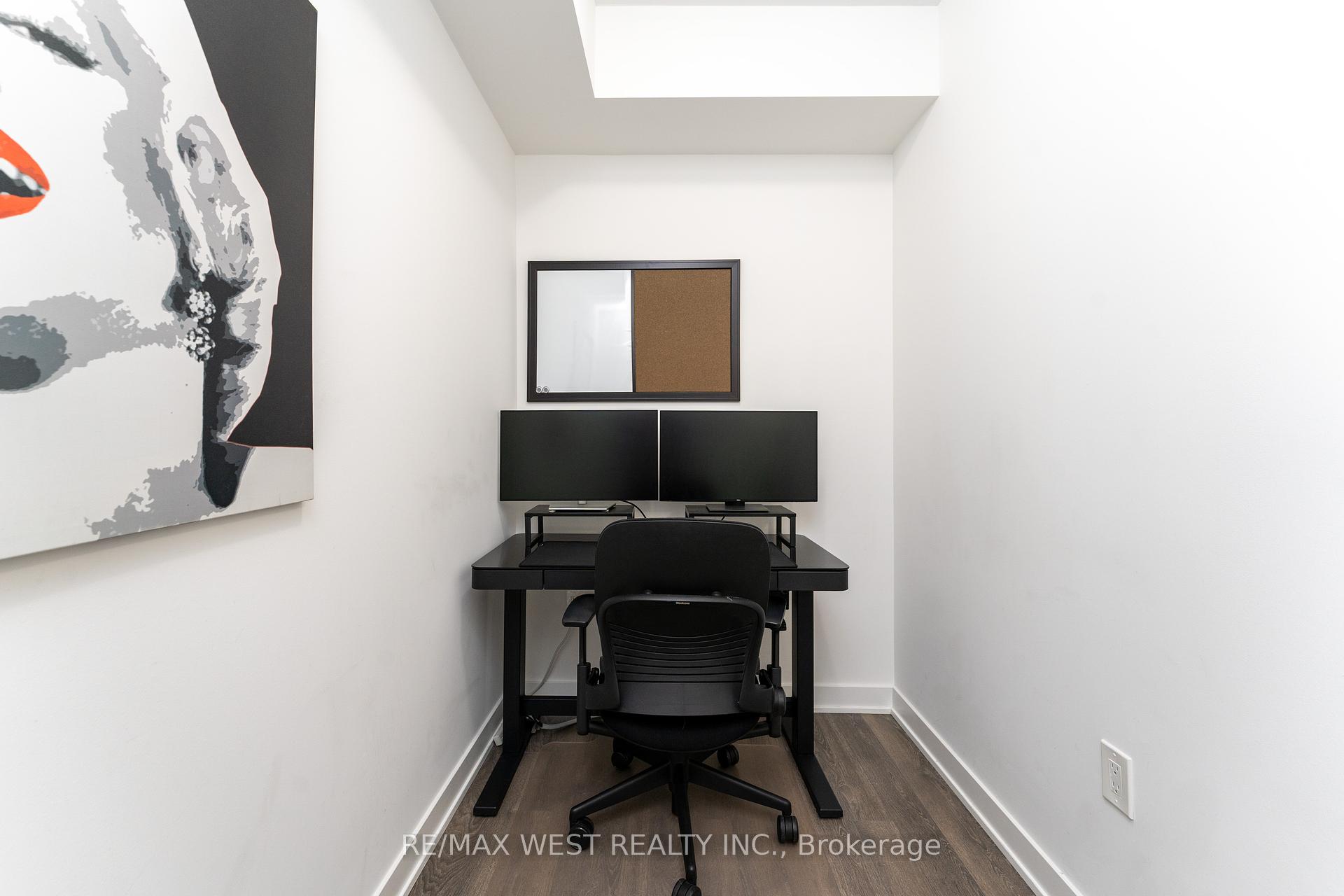 1 Bedroom Condo at 100 Eagle Rock, Vaughan For sale
