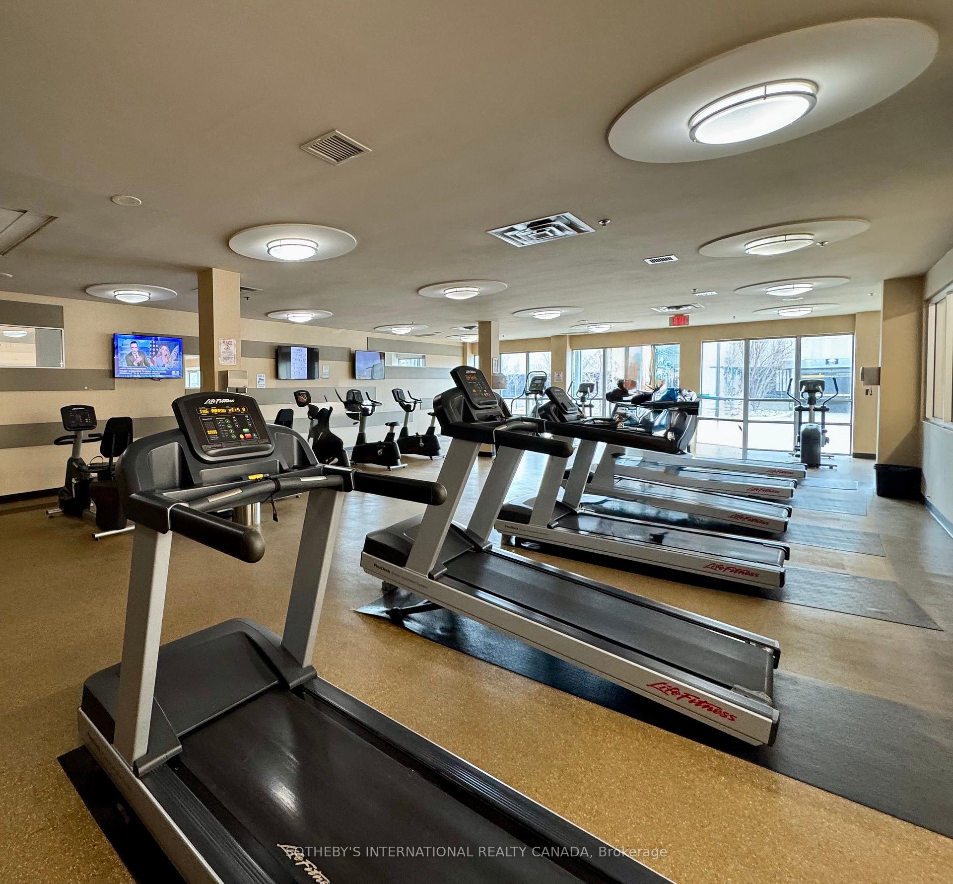 2 Bedrooms Condo at 70 Absolute, Mississauga For sale