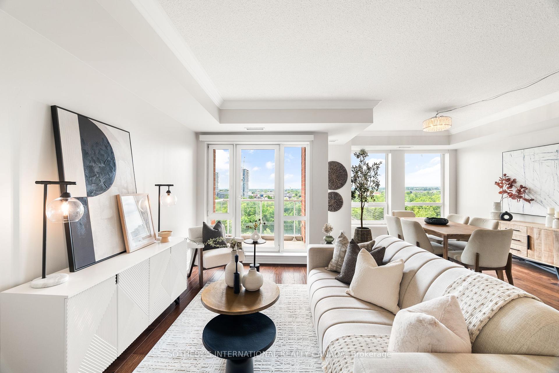 2 Bedrooms Condo at 40 Old Mill, Oakville For sale