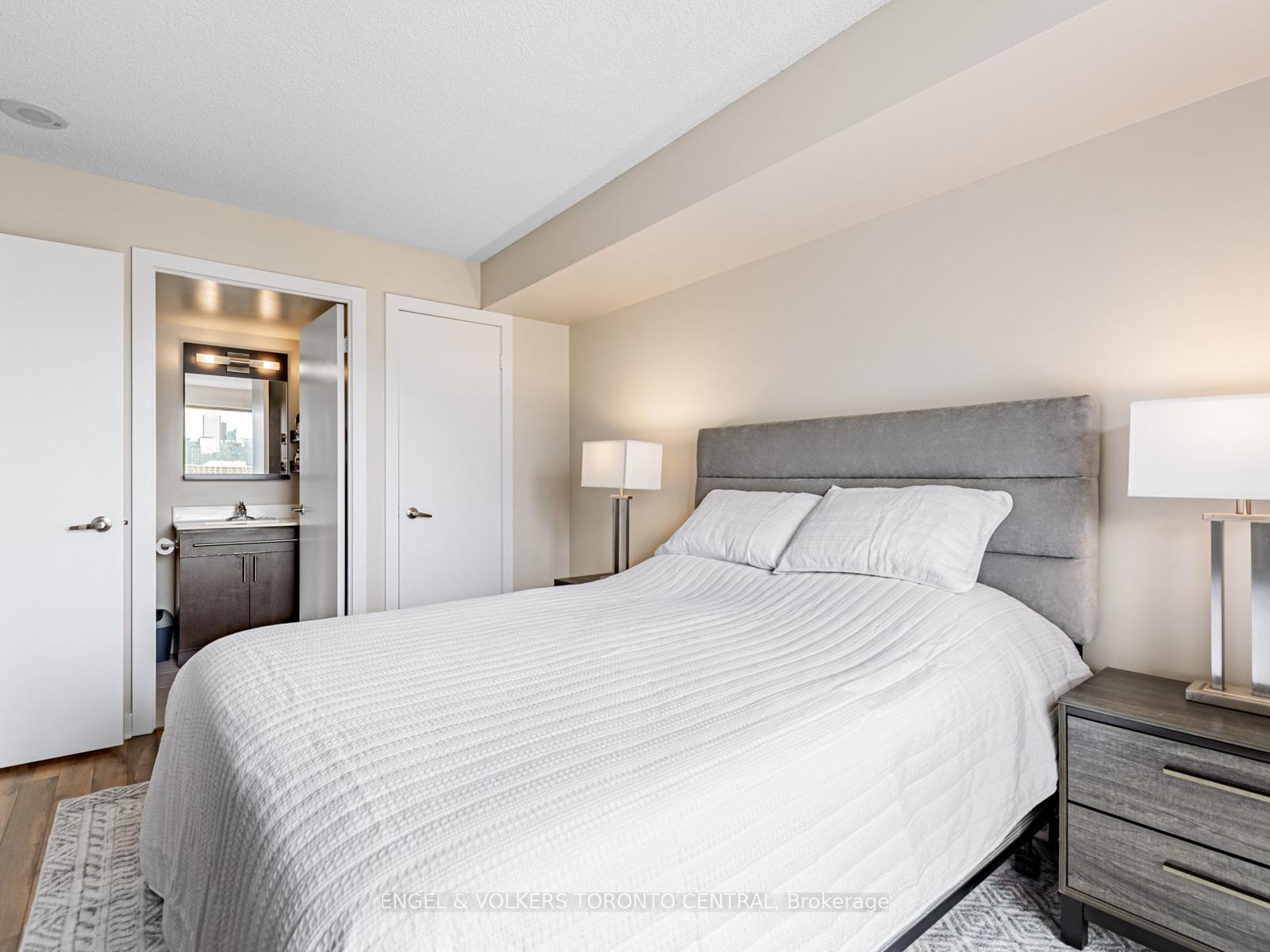 2 Bedrooms Condo at 80 Western Battery, Toronto For sale