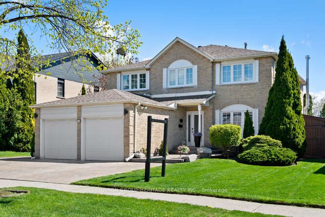 629 Foxwood Trail, Pickering, ON L1V 4A4