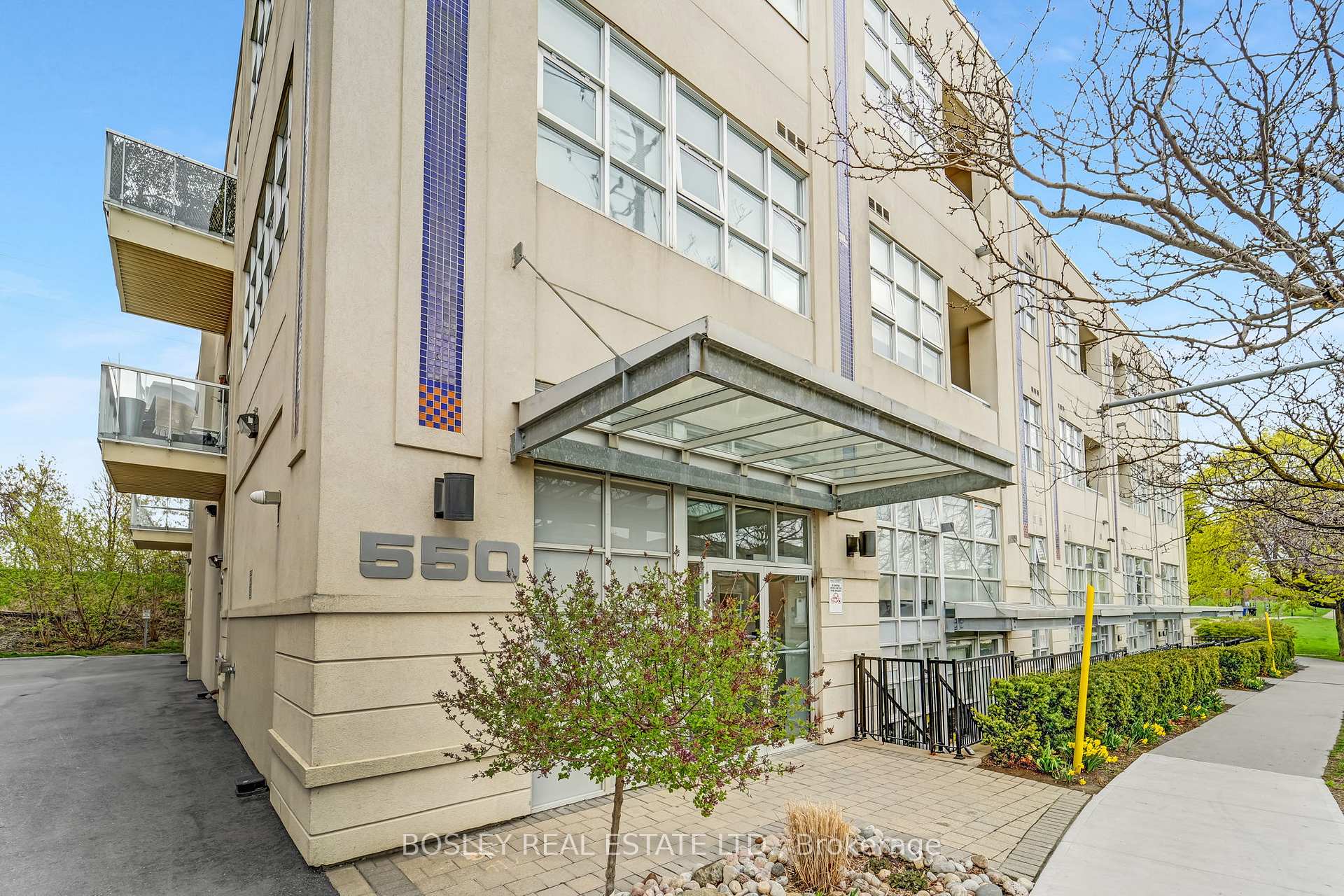 2 Bedrooms Condo at 550 Hopewell, Toronto For sale