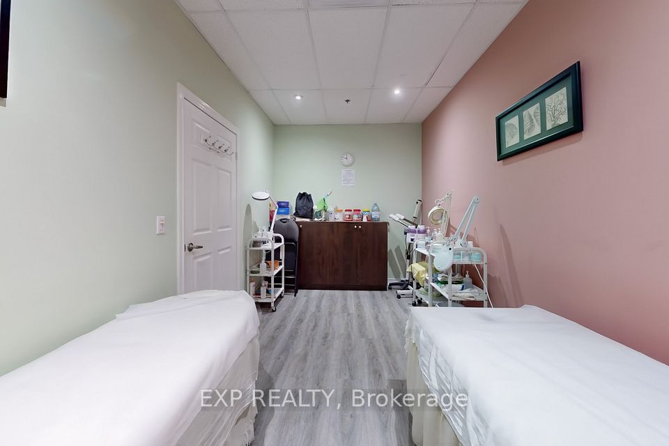 https://trreb-image.ampre.ca/Zdw35w5wTnmHEjezOzmlSTFESSGL0wtxr1zXxPZXVm8/rs:fit:960:960/wm:.5:so:0:50:.4/wmsh:10/wmt:PHNwYW4gZm9yZWdyb3VuZD0nd2hpdGUnIGZvbnQ9JzY4Jz5FWFAgUkVBTFRZLCBCcm9rZXJhZ2U8L3NwYW4-/L3RycmViL2xpc3RpbmdzLzQxLzA2LzUxLzk1L3AvZWU5YWYyMTktMDVhMi00MmE5LWFiYWItMWEwNDIxZGI0YjVjLmpwZw.jpg