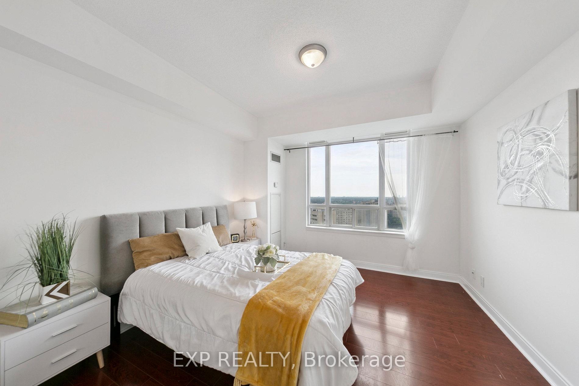 2 Bedrooms Condo at 70 Absolute, Mississauga For sale
