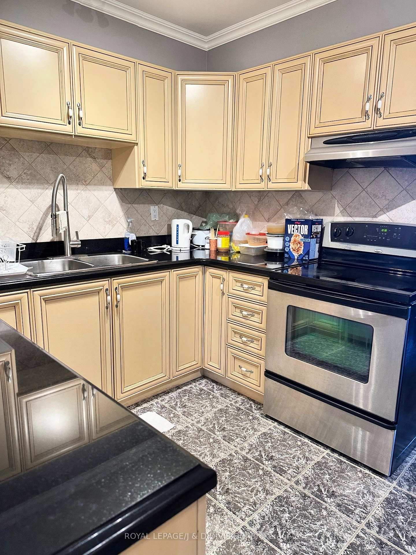 3 Bedrooms Condo at 130 Neptune, Toronto For sale