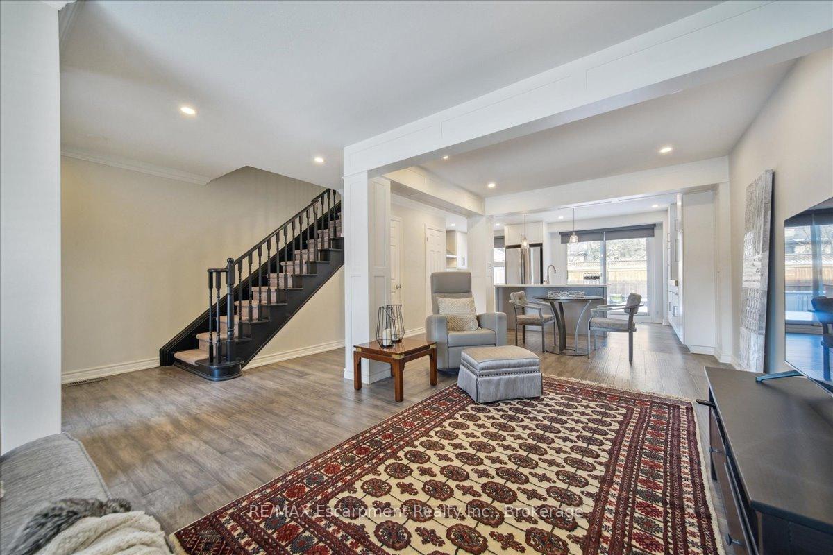 3 Bedrooms Condo at 779 Hyde,  Burlington For sale
