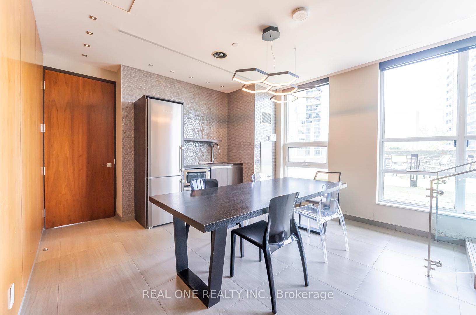 1 Bedroom Condo at 36 Park Lawn, Toronto For sale
