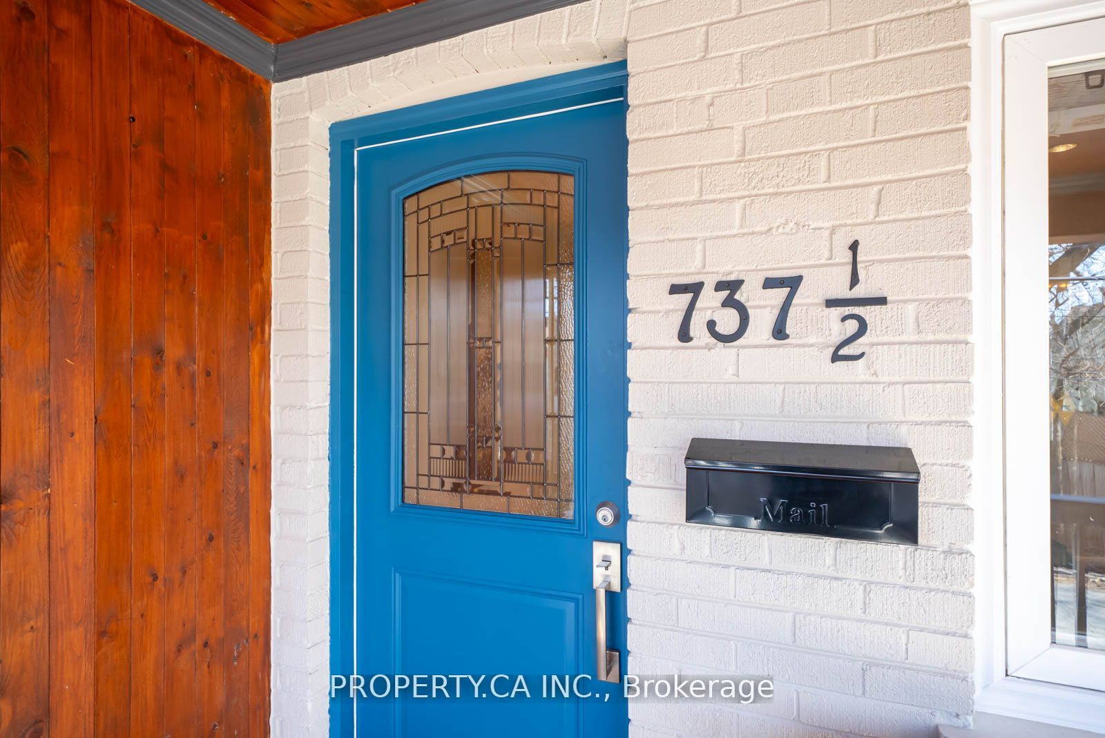 737 1/2 Craven Road, Toronto, ON M4L 2Z7