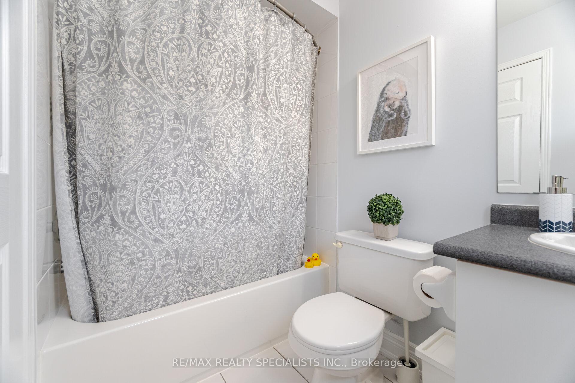2 Bedrooms Condo at 2341 Parkhaven, Oakville For sale