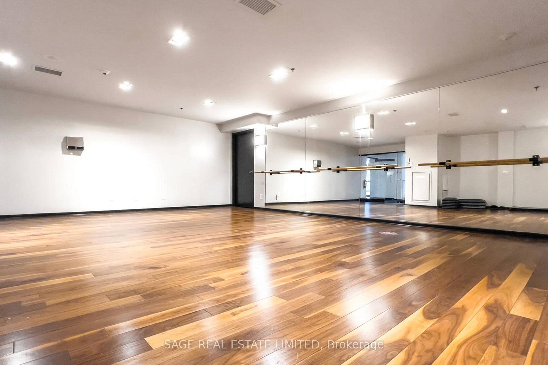 2 Bedrooms Condo at 219 Fort York, Toronto For sale