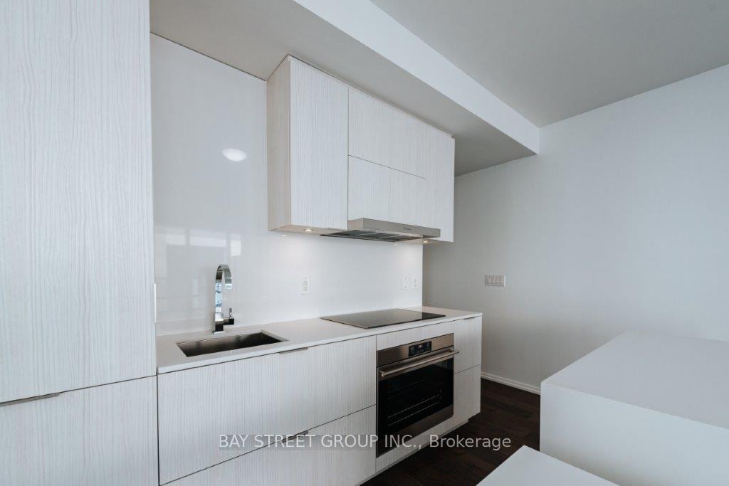 2 Bedrooms Condo at 1 Bloor, Toronto For sale