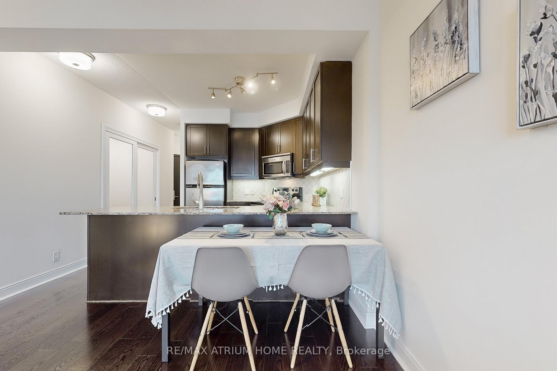 2 Bedrooms Condo at 80 Absolute, Mississauga For sale