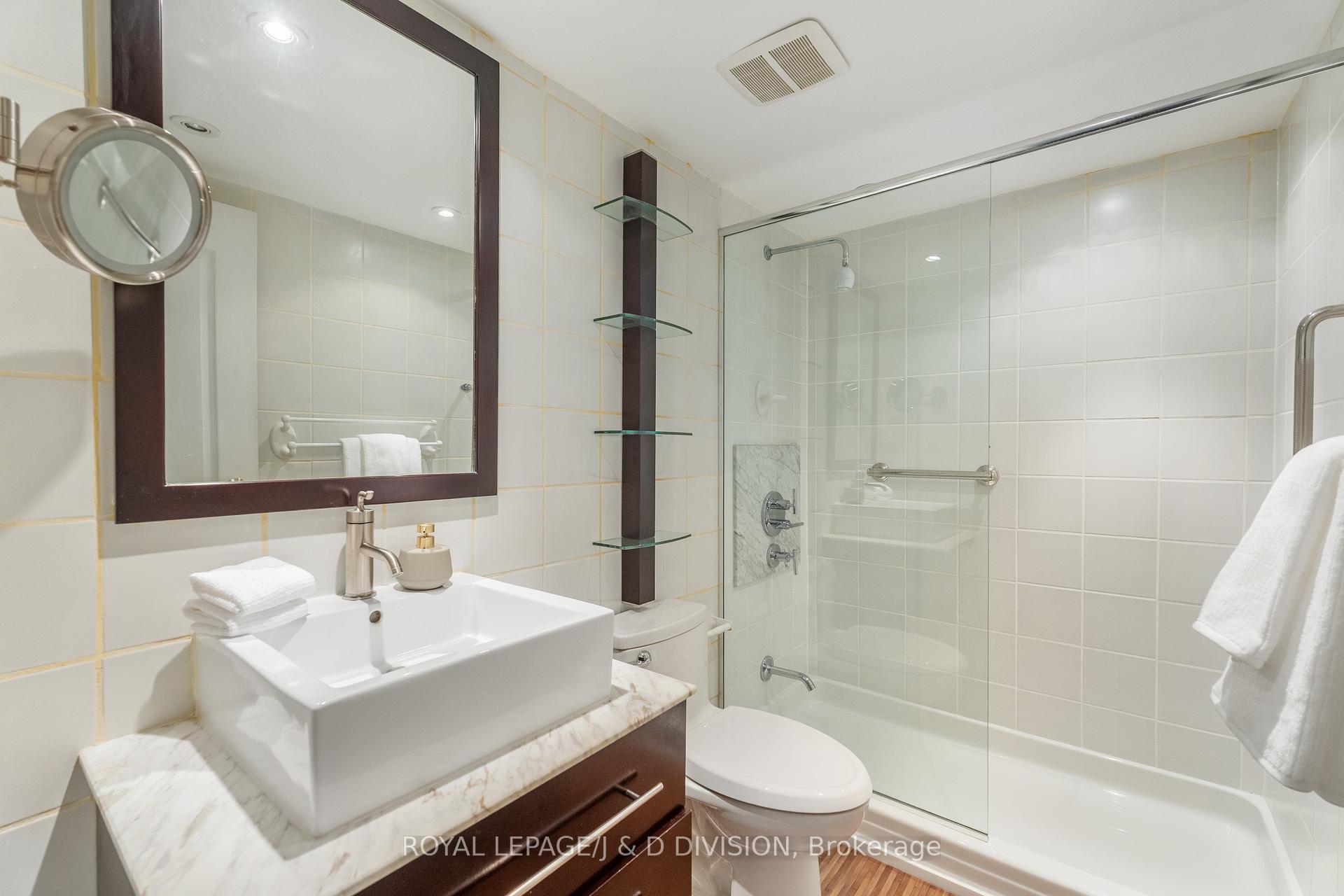 2 Bedrooms Condo at 401 Queens, Toronto For sale