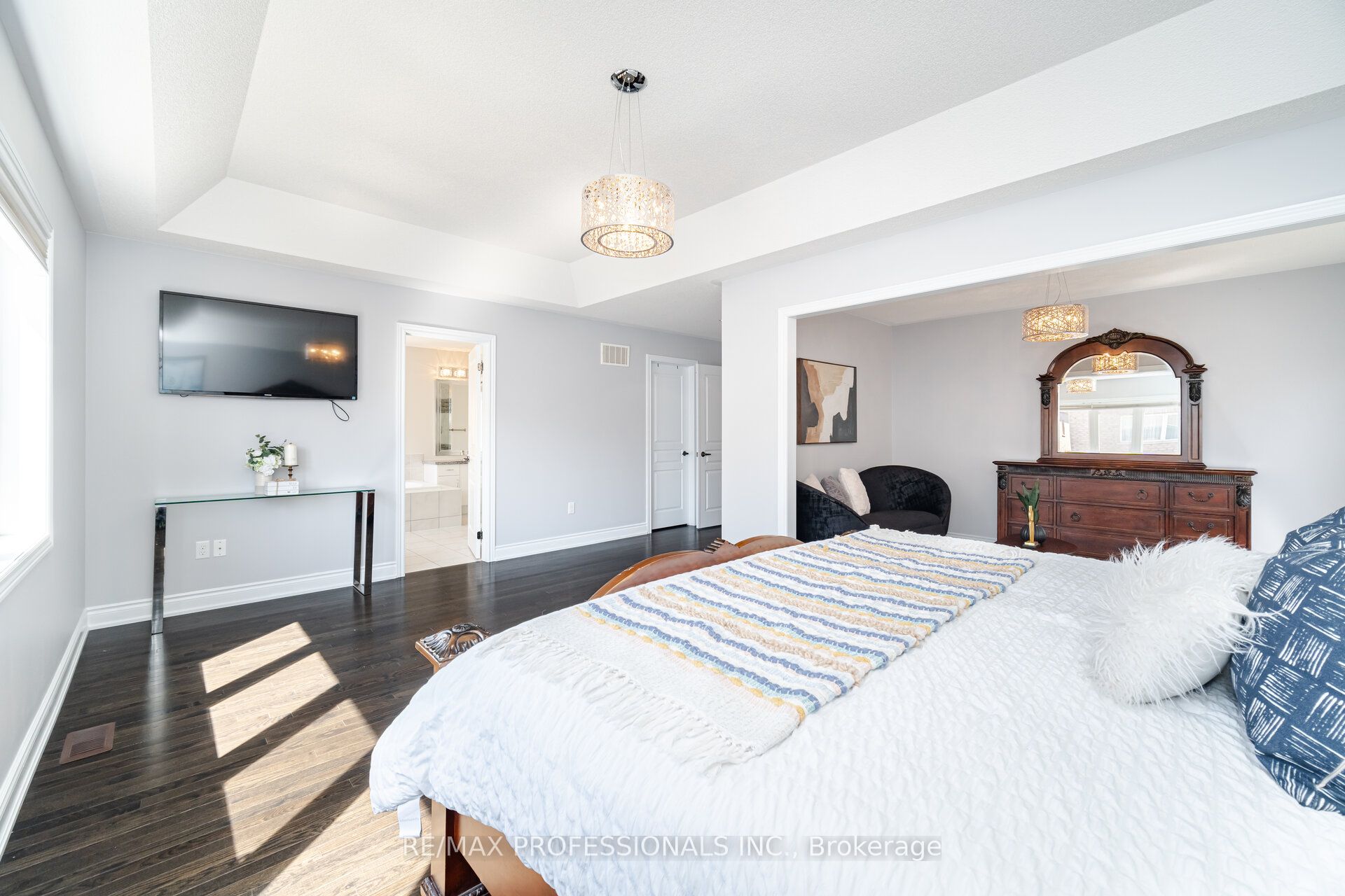 35 Lampman Crescent
