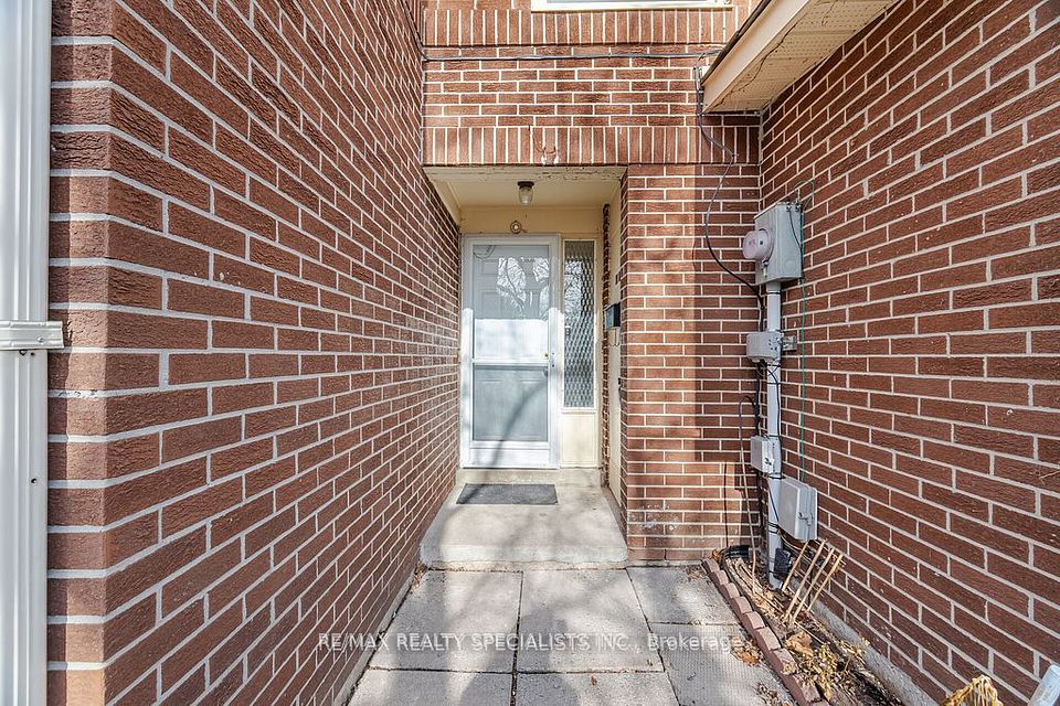 38 Eden Park, Brampton, ON L6T 3A5
