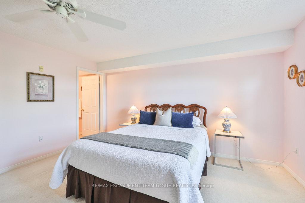 2 Bedrooms Condo at 216 Plains Road West, Burlington For sale