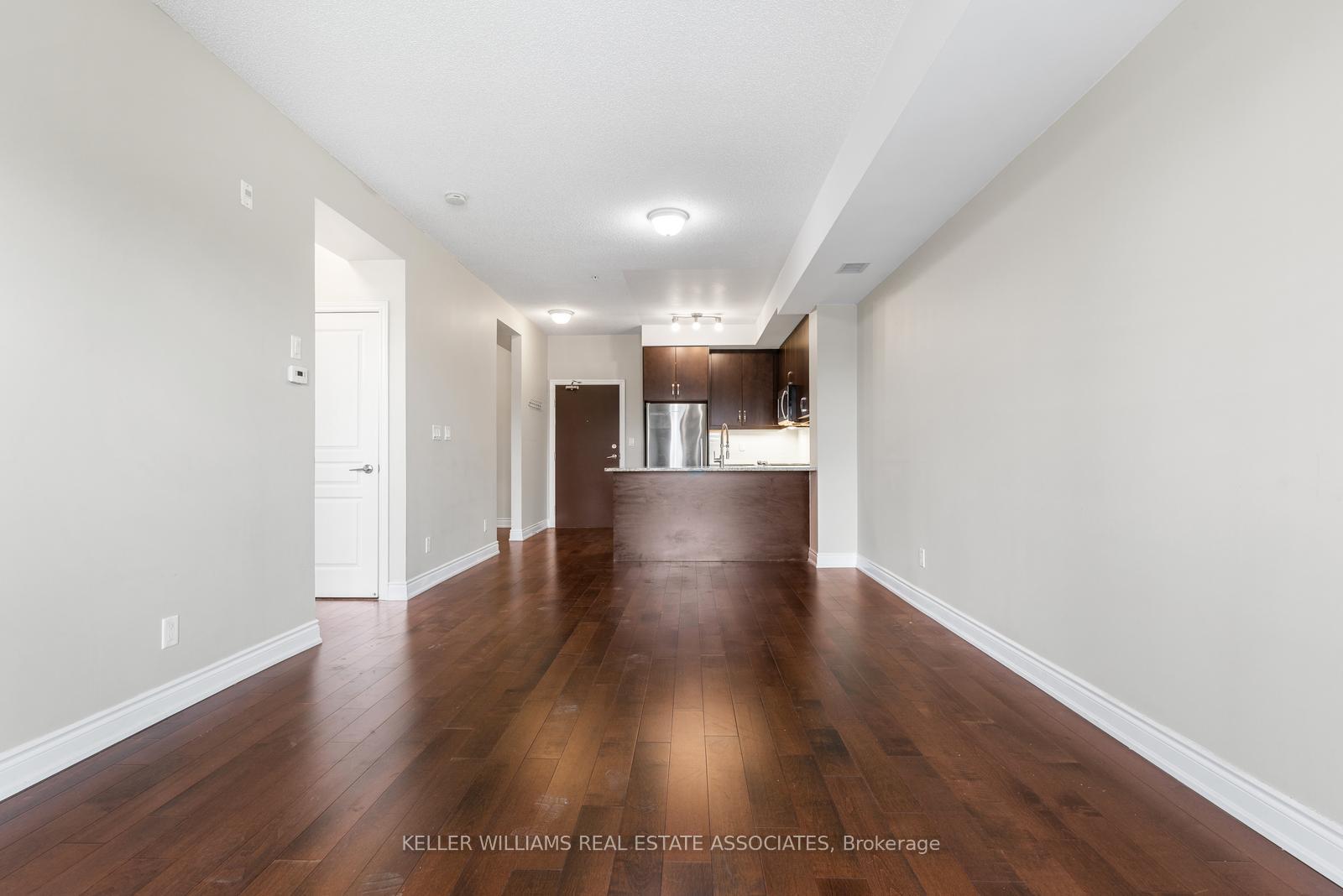 2 Bedrooms Condo at 3170 Erin Mills, Mississauga For sale