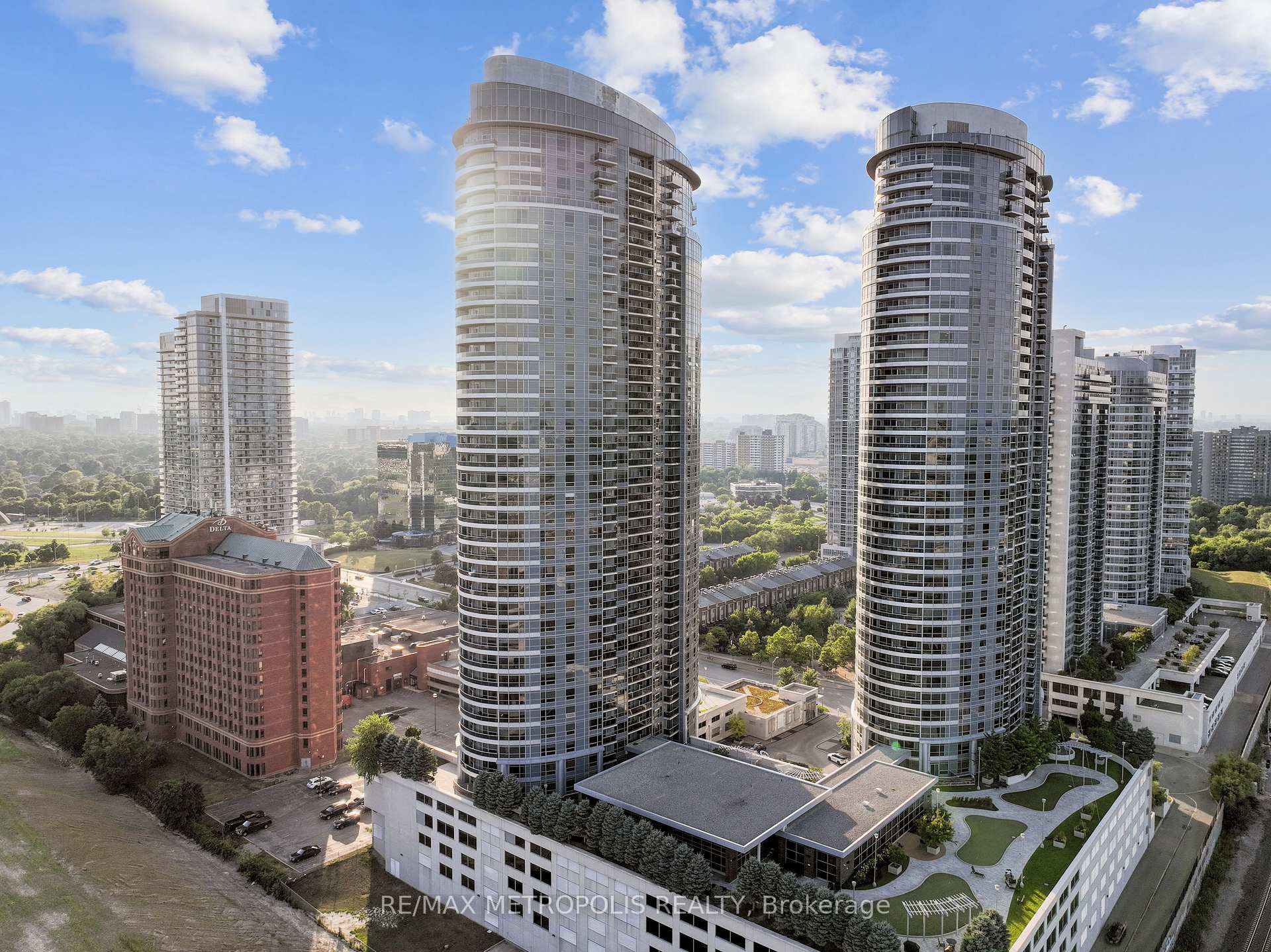 1 Bedroom Condo at 135 Village Green, Toronto For sale