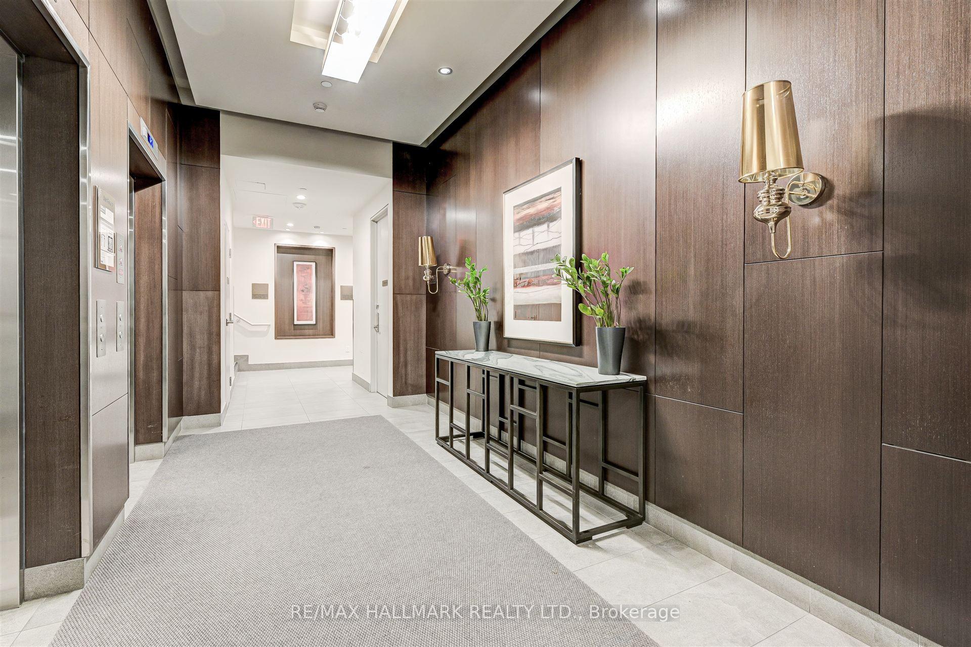 2 Bedrooms Condo at 55 Front, Toronto For sale