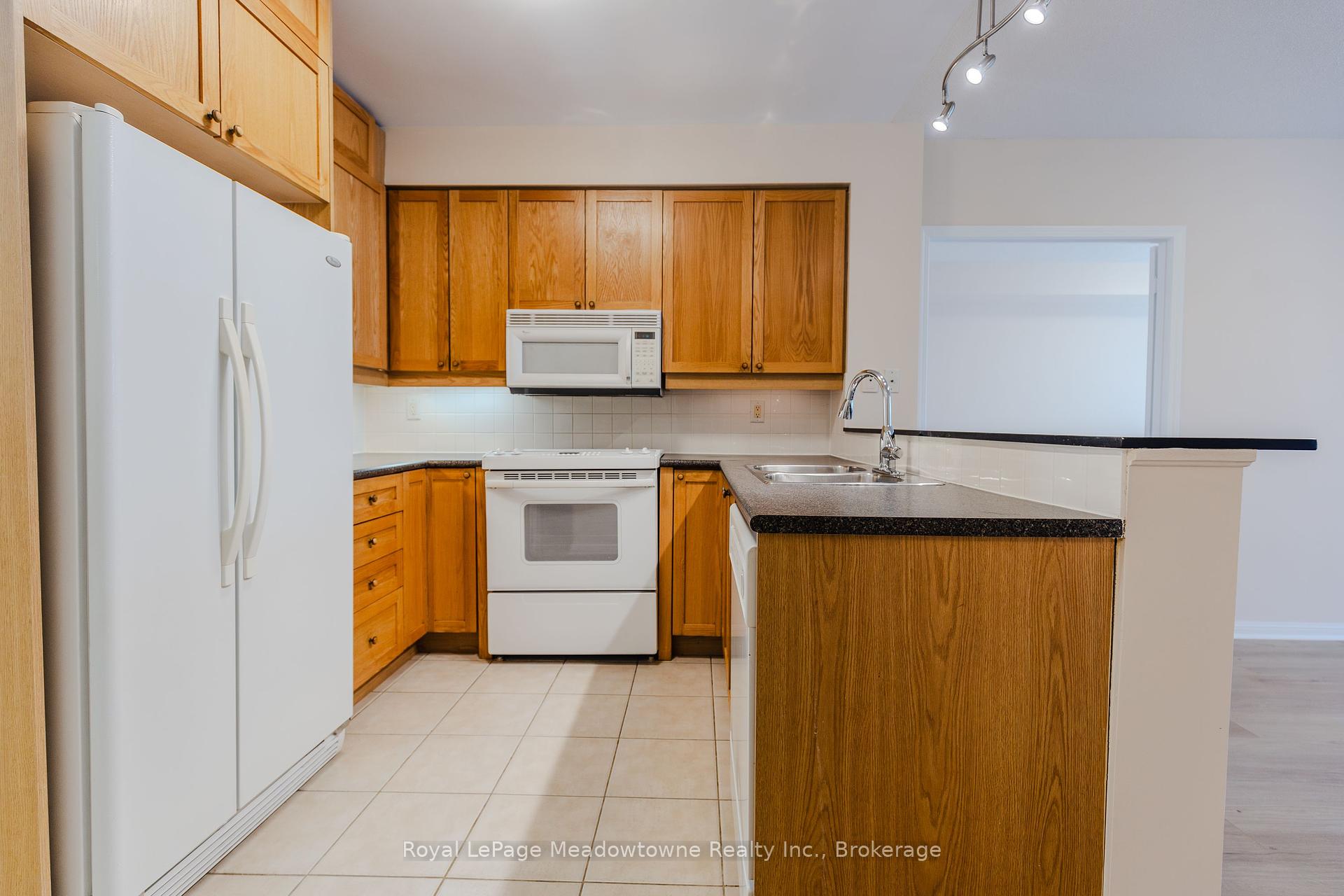 2 Bedrooms Condo at 1801 Bayview, Toronto For sale