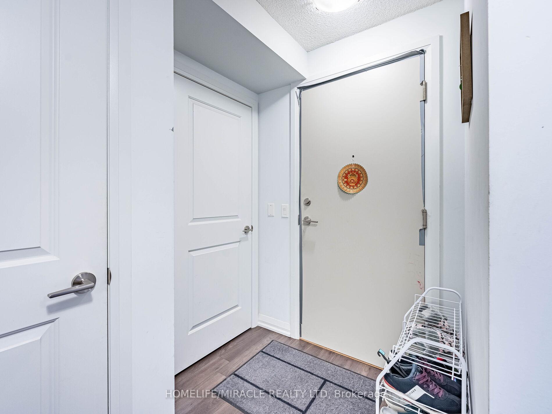 3 Bedrooms Condo at 30 Meadowglen, Toronto For sale