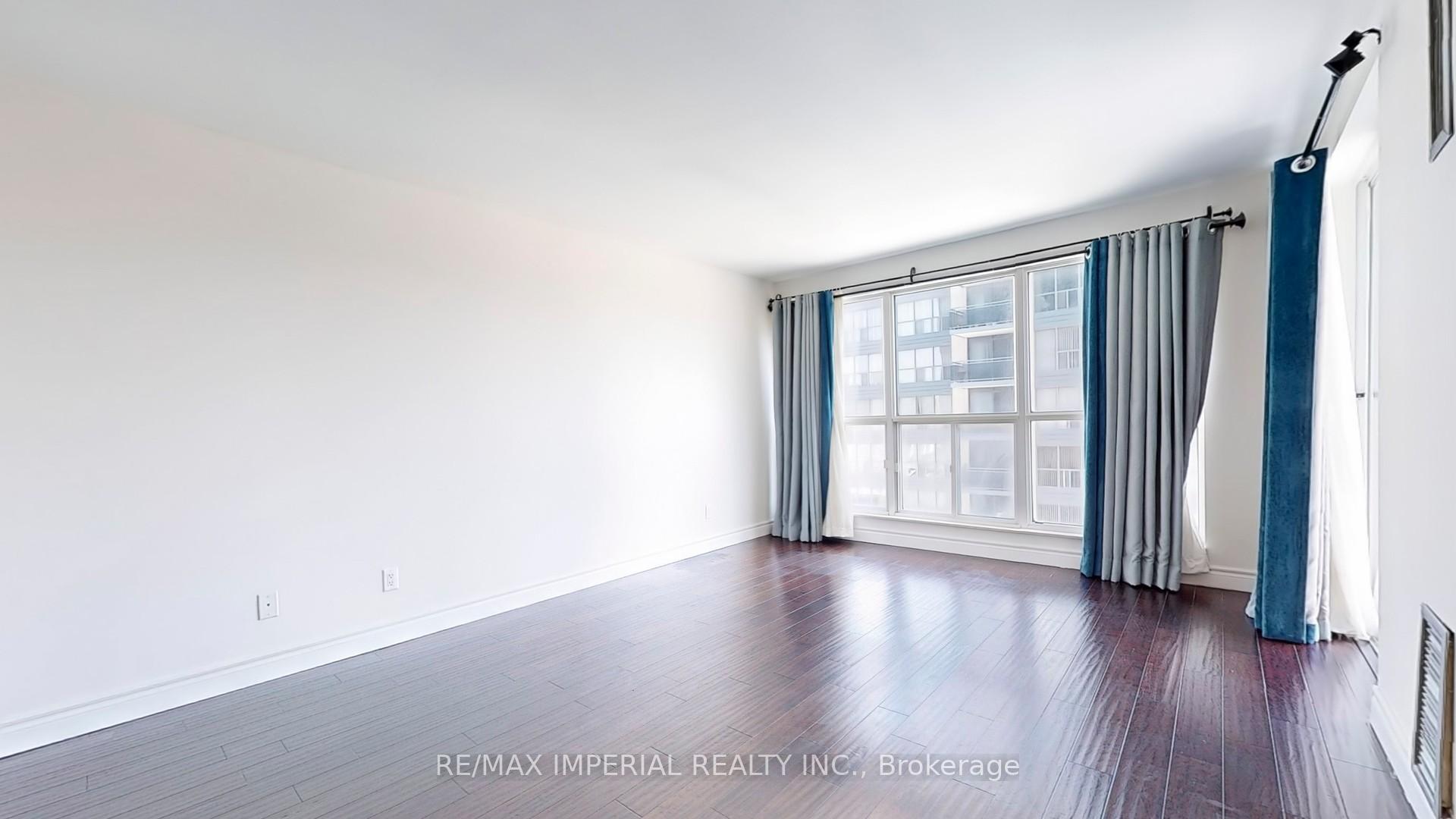 3 Bedrooms Condo at 18 Hollywood, Toronto For sale