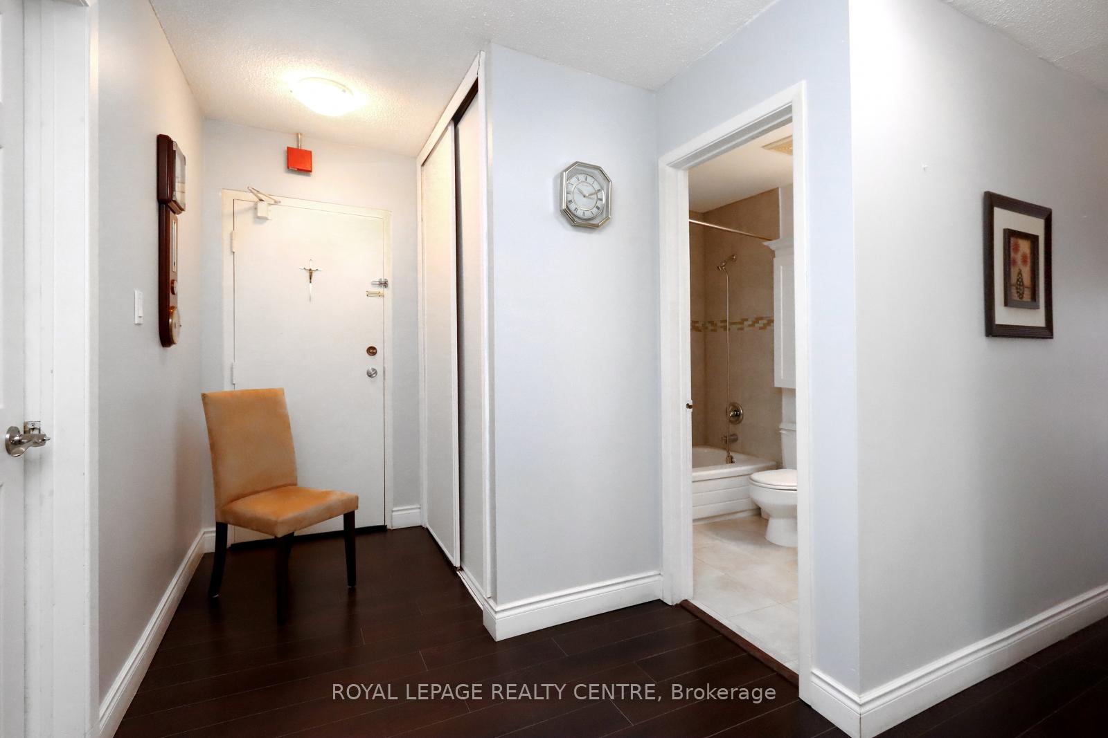 3 Bedrooms Condo at 2866 Battleford, Mississauga For sale