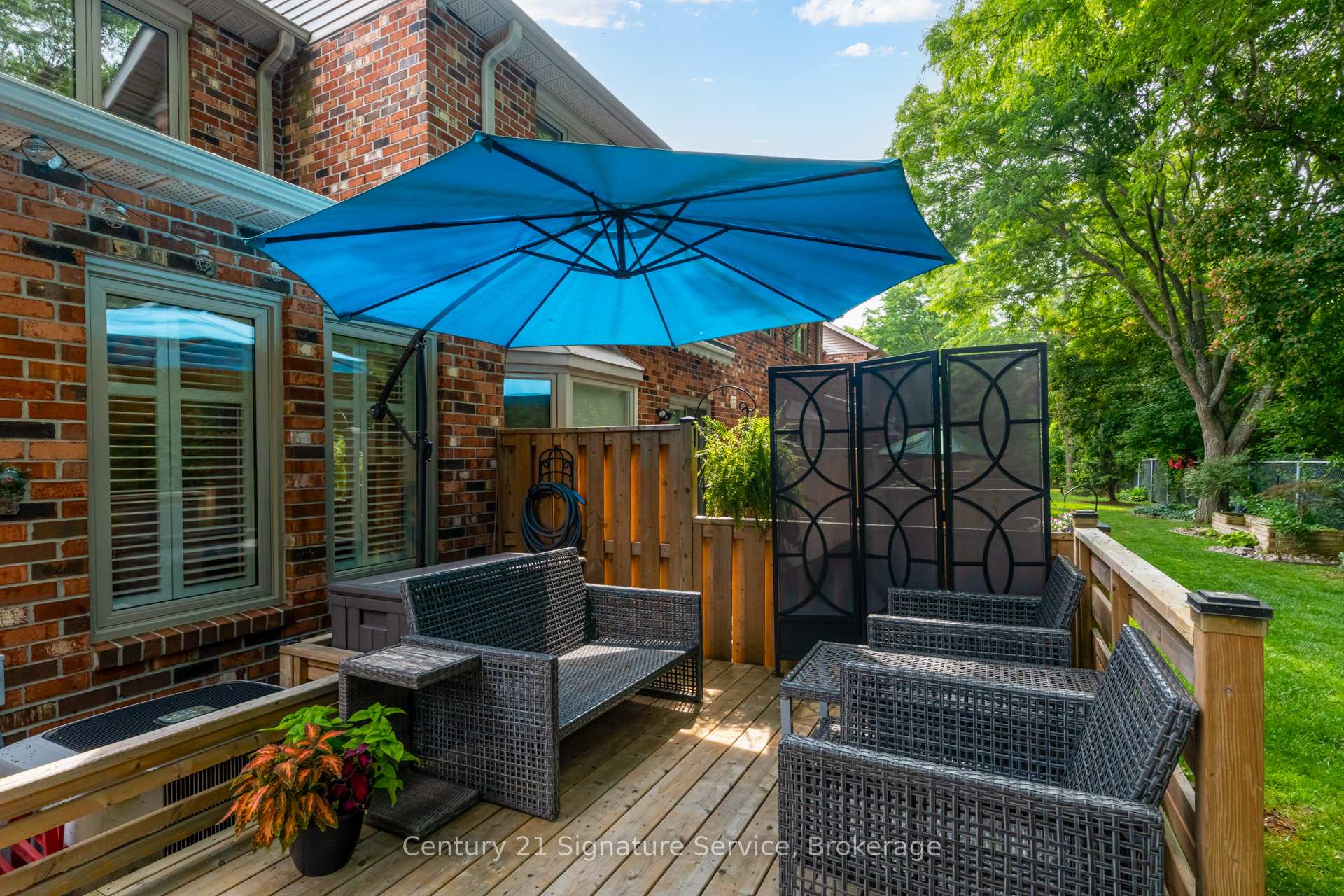 3 Bedrooms Condo at 2230 Walkers, Burlington For sale