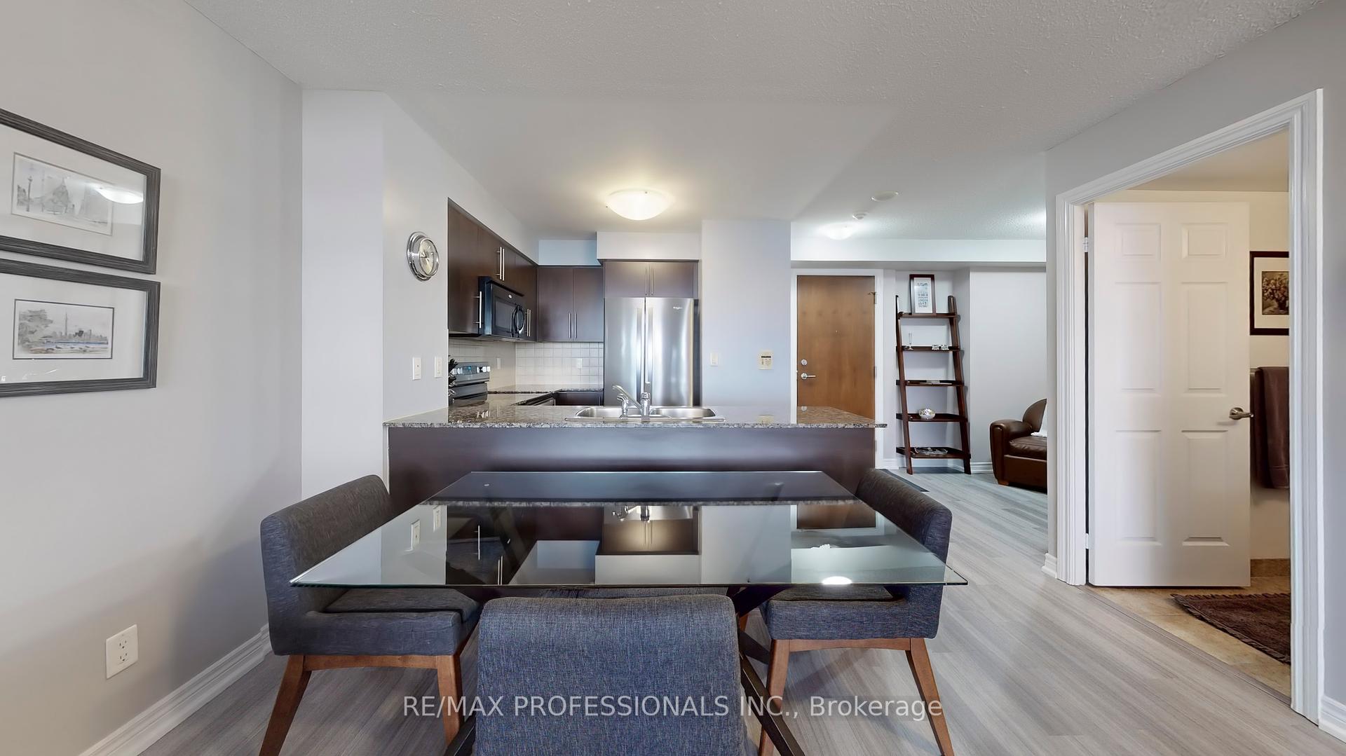2 Bedrooms Co-op at 310 Burnhamthorpe, Mississauga For sale
