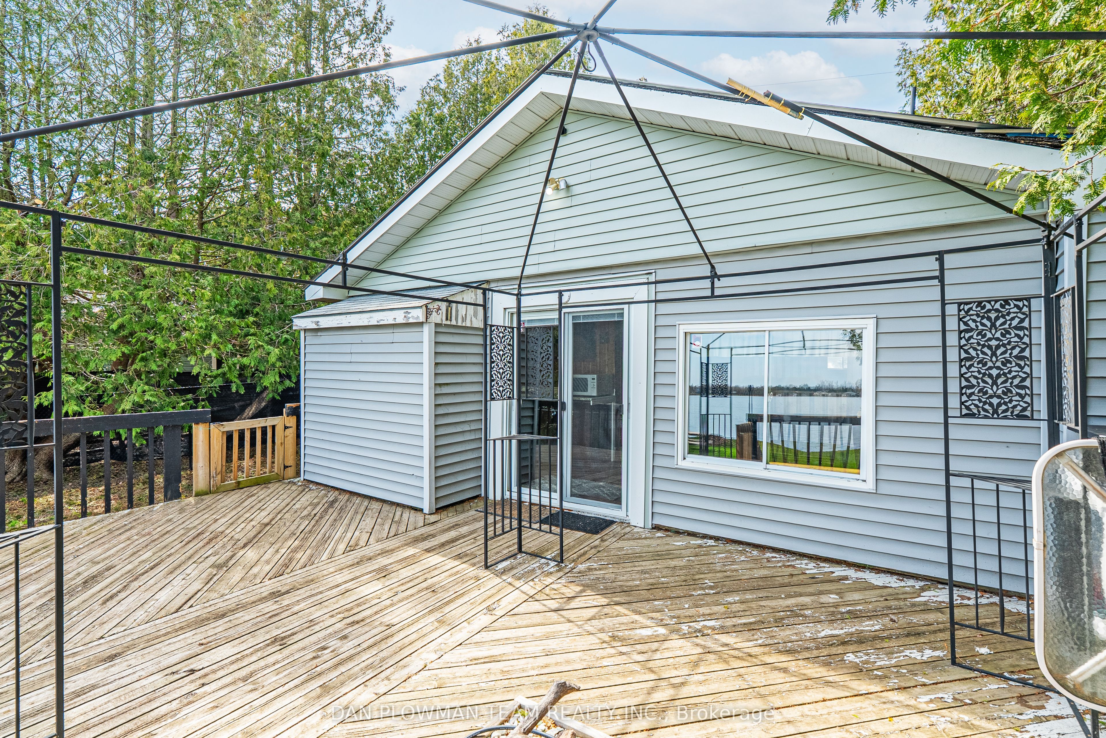 32 Beach Road