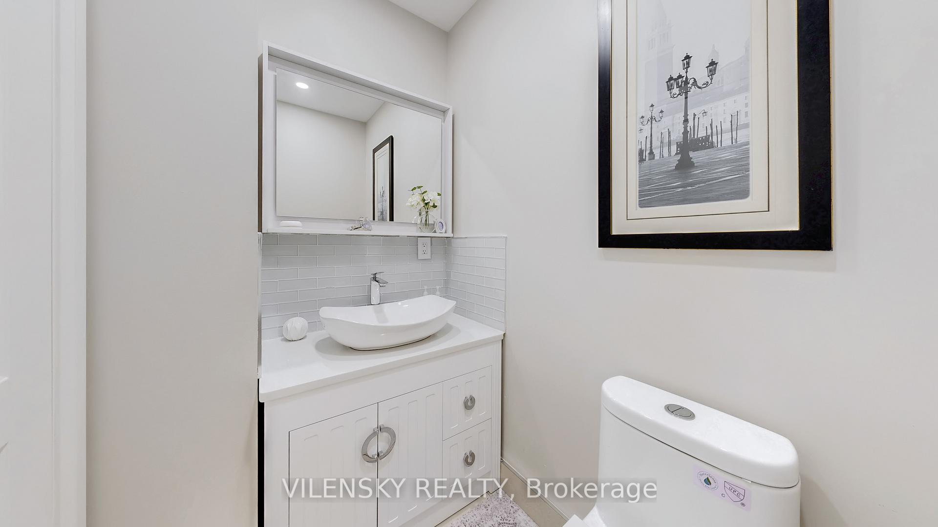 3 Bedrooms Condo at 20 North Park, Vaughan For sale
