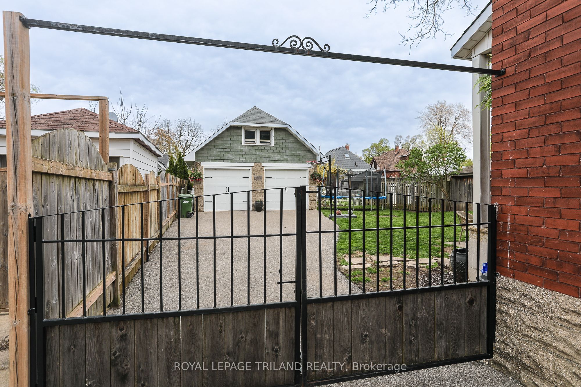 16 Maple Street