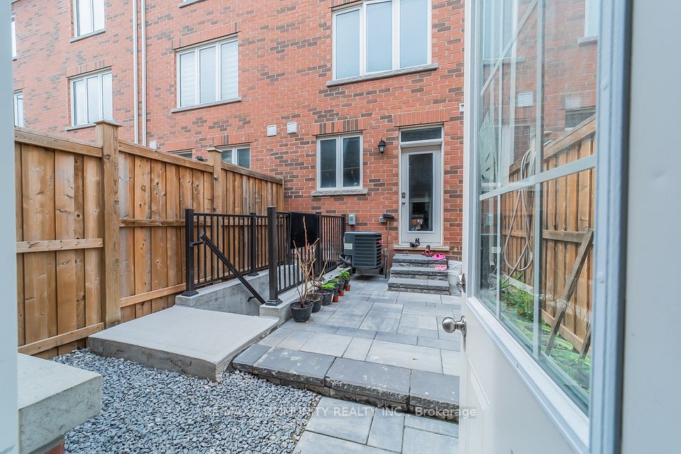 59 Jolly Way, Toronto, ON M1P 0E2