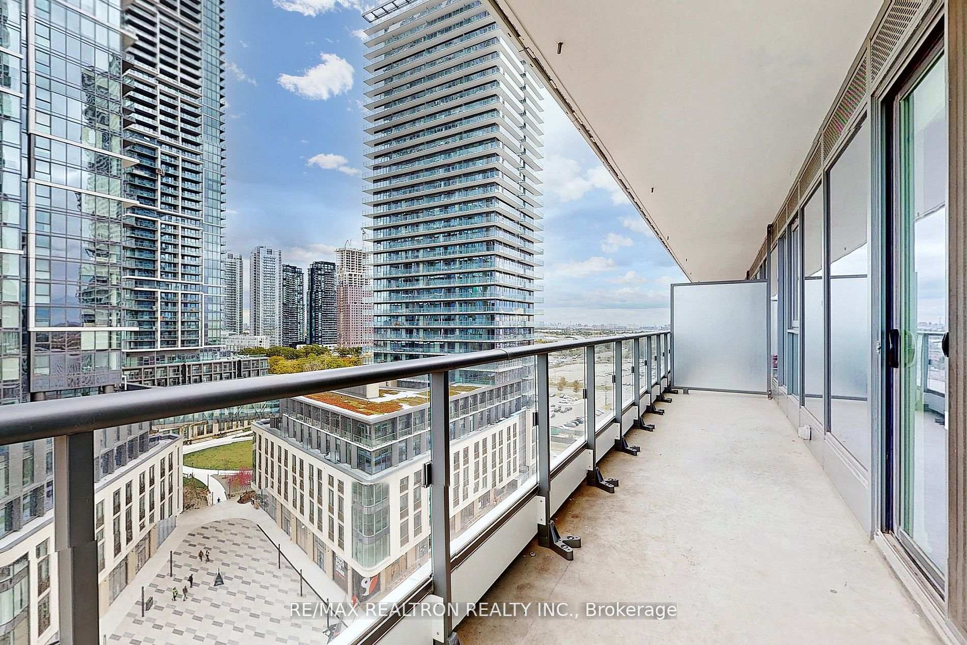 2 Bedrooms Condo at 950 Portage, Vaughan For sale