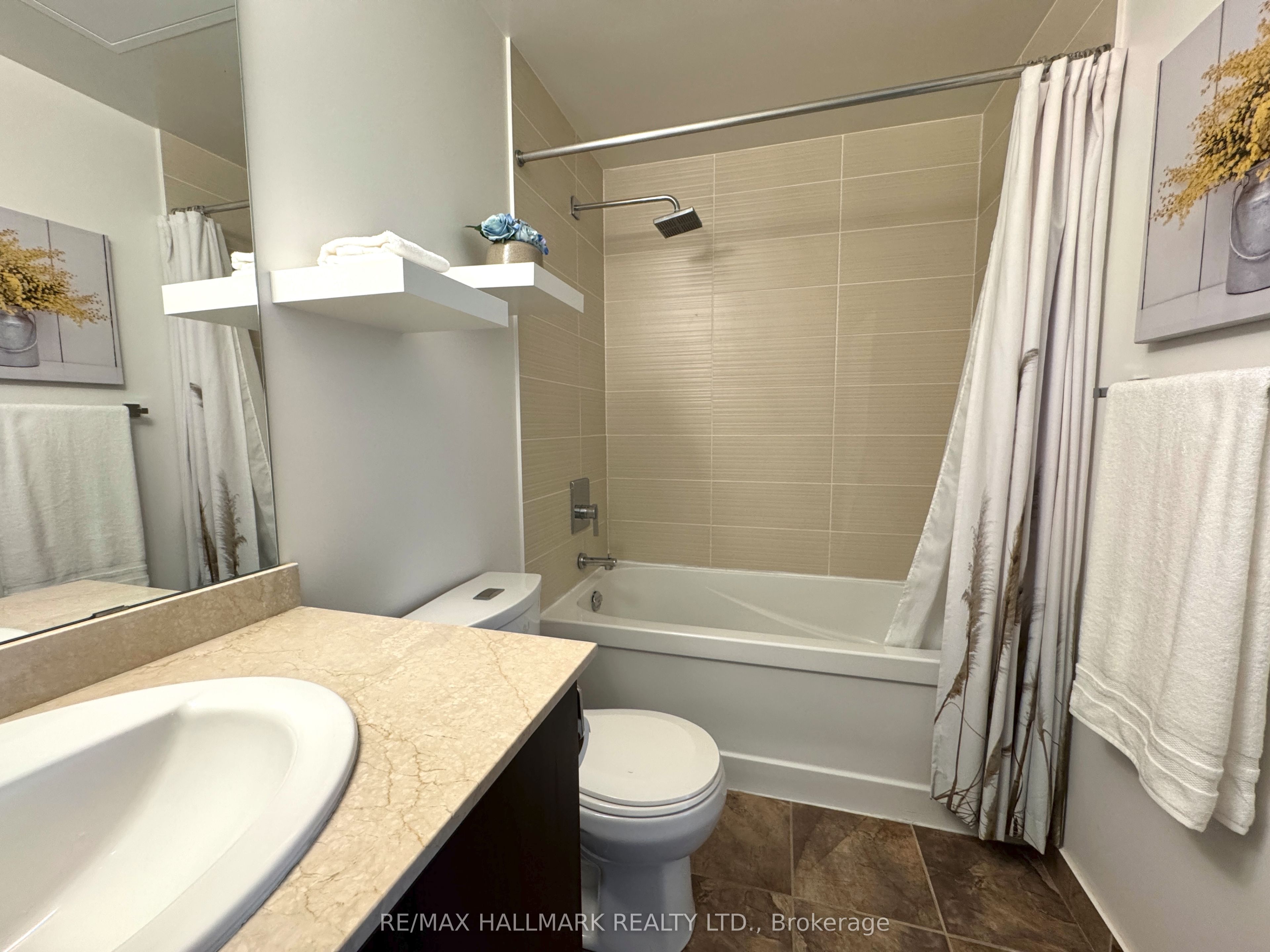 7161 Yonge Street, #2135