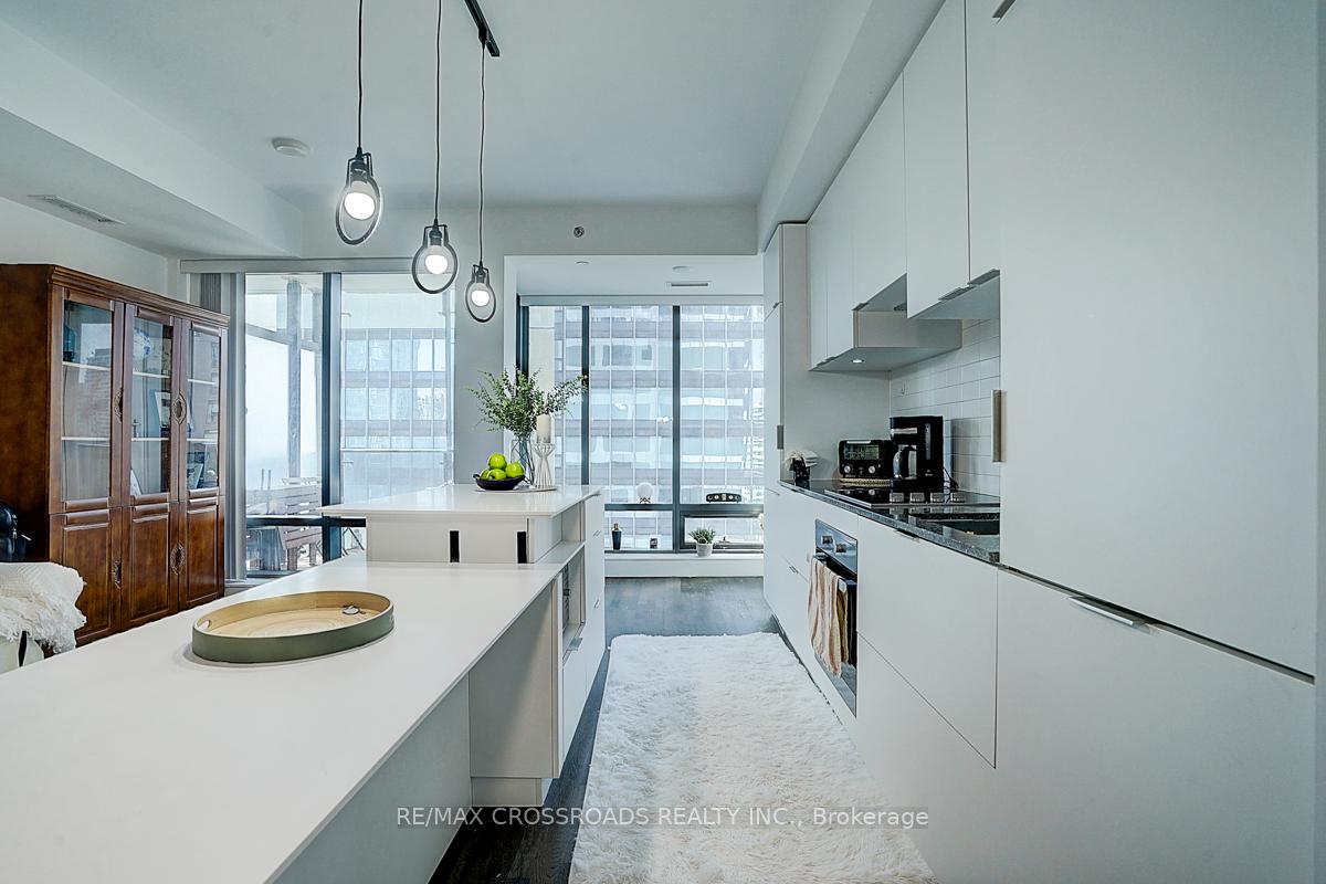 2 Bedrooms Condo at 5 St Joseph, Toronto For sale
