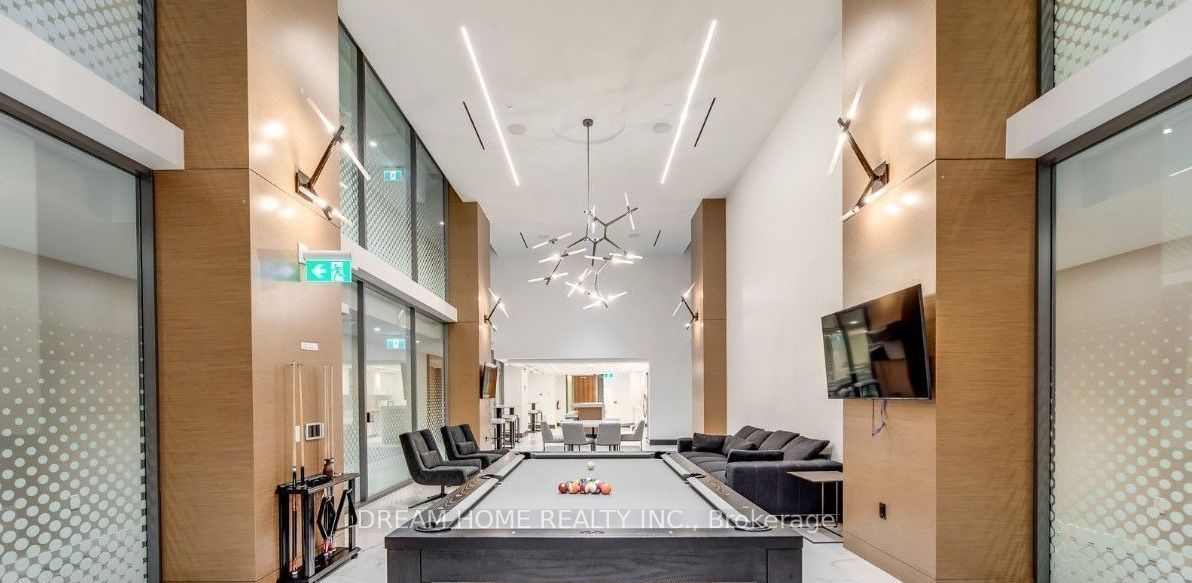 15 Queens Quay E, #515