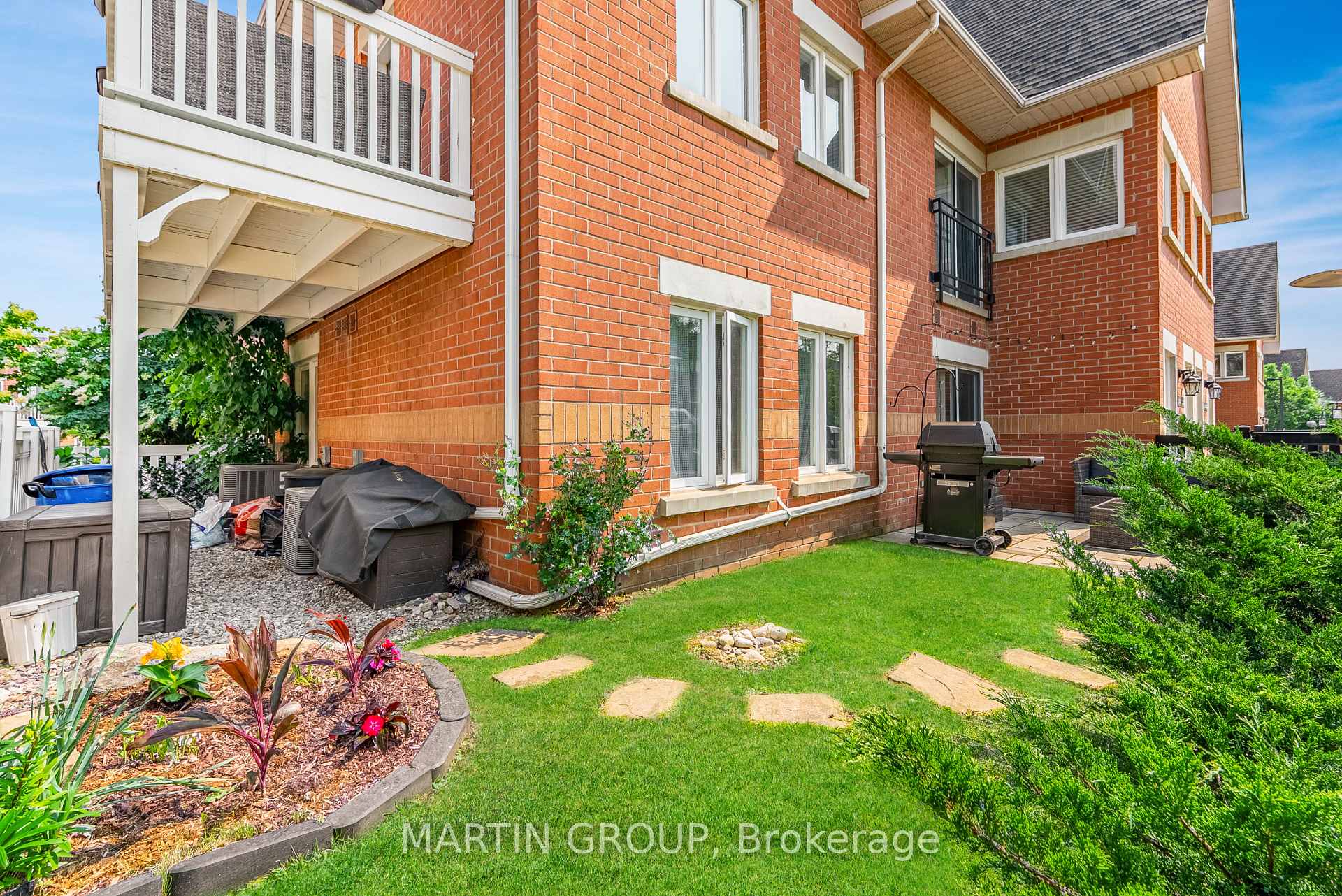 2 Bedrooms Condo at 1701 Lampman, Burlington For sale