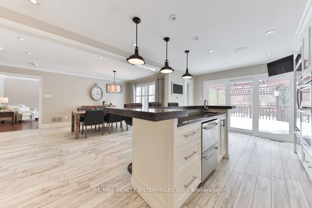 1076 Red Pine Crescent