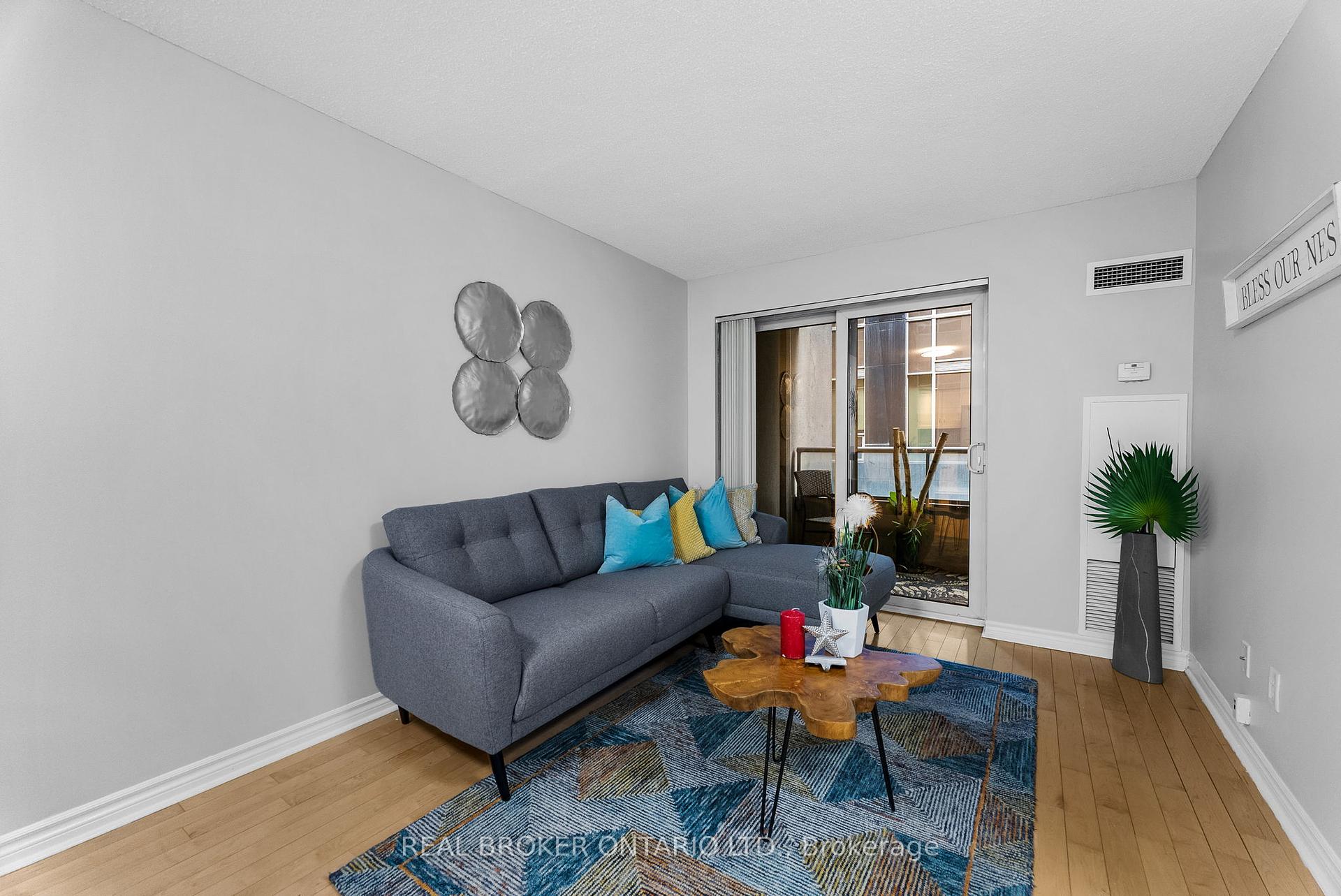 2 Bedrooms Condo at 250 Wellington,  Toronto For sale