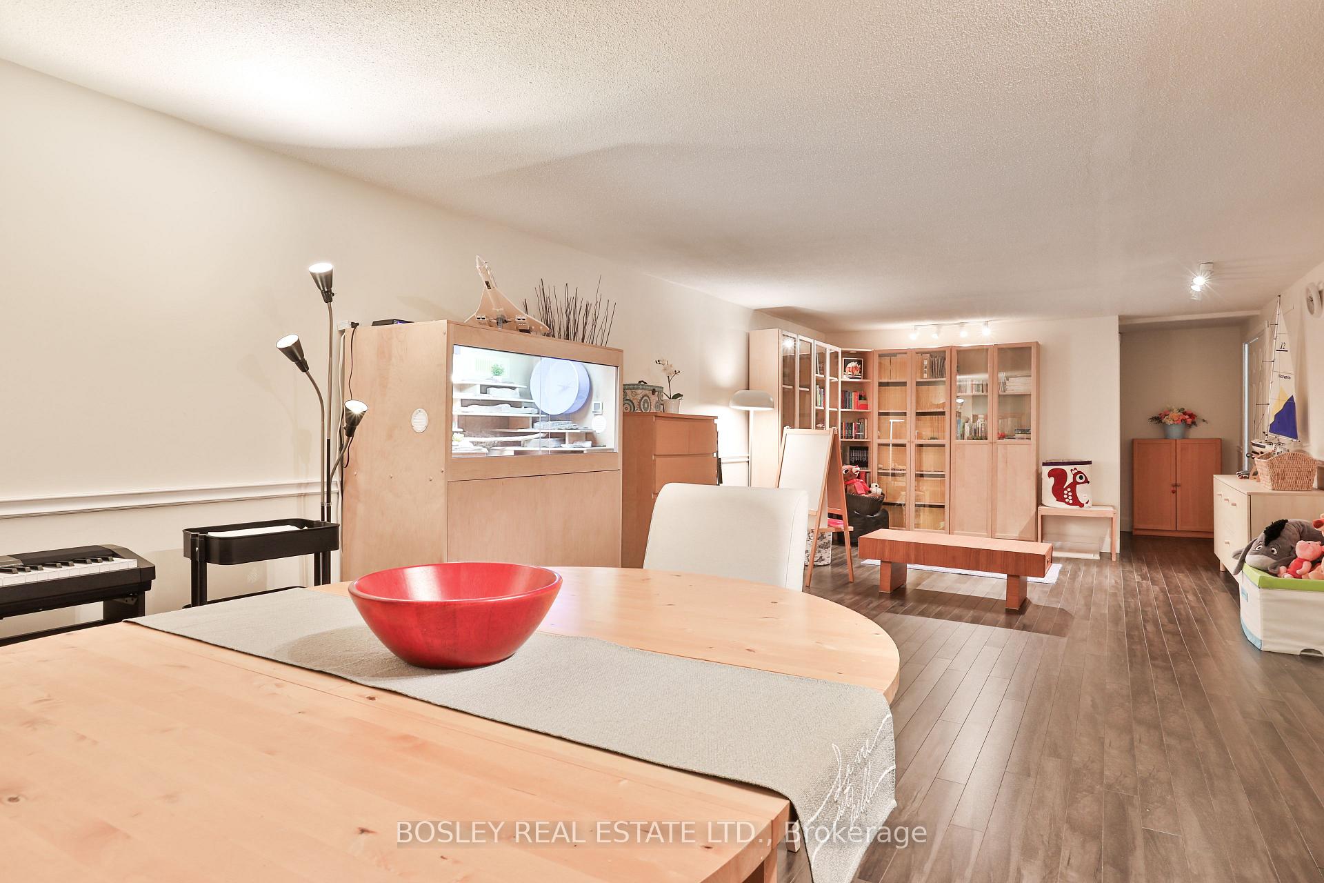 3 Bedrooms Condo at 1250 Mississauga Valley, Mississauga For sale