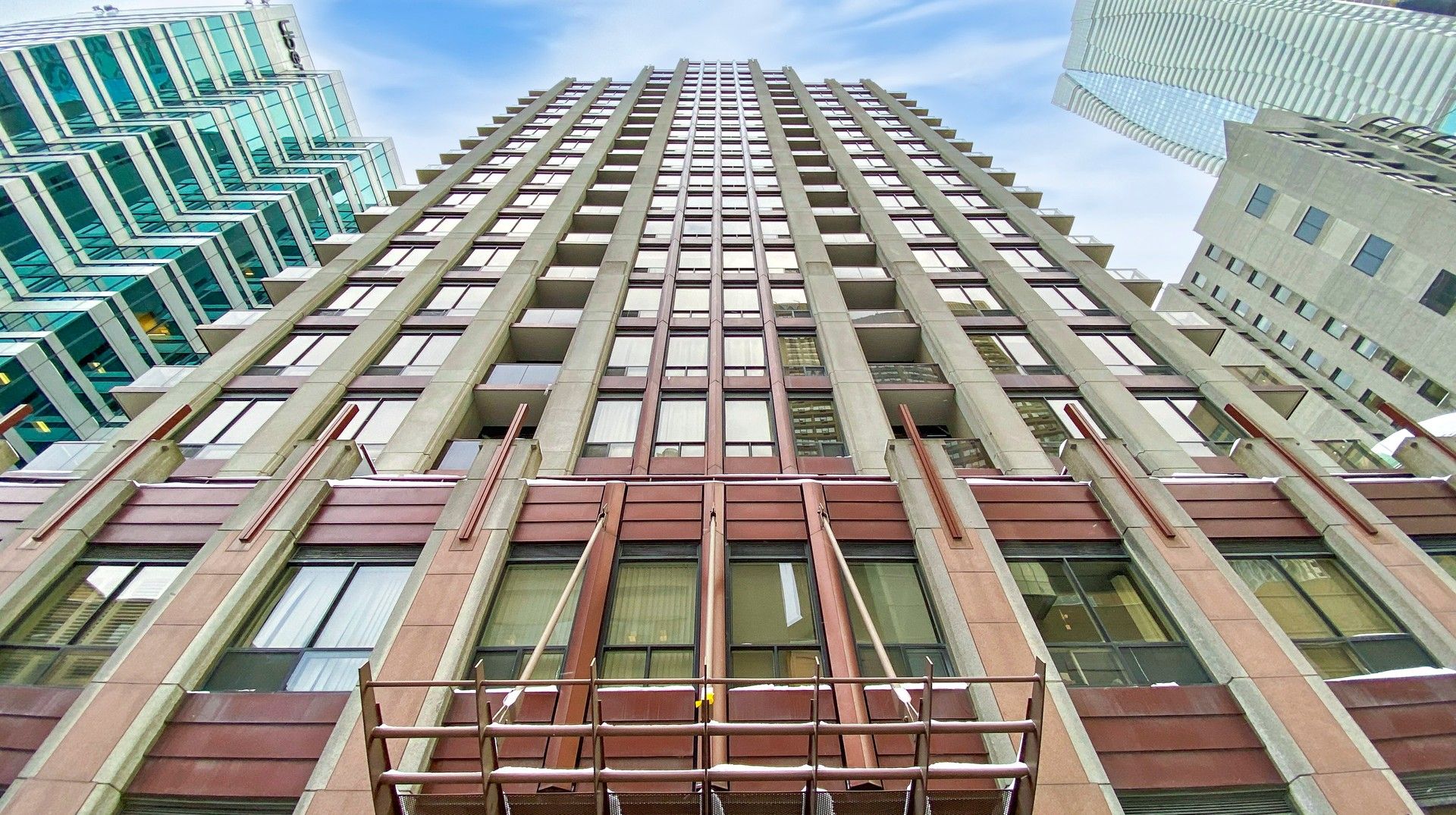 85 Bloor Street E 903