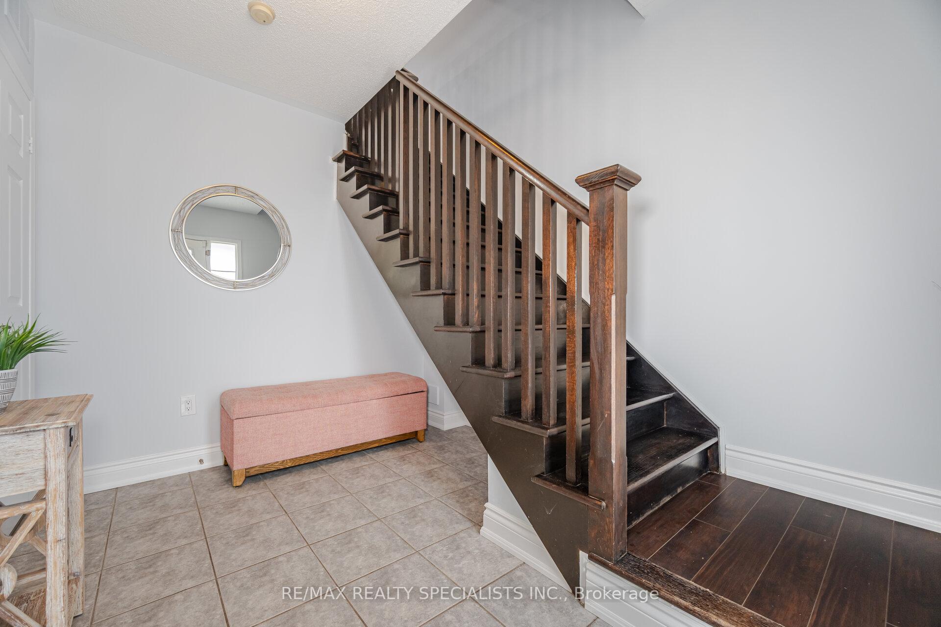 2 Bedrooms Condo at 2341 Parkhaven, Oakville For sale