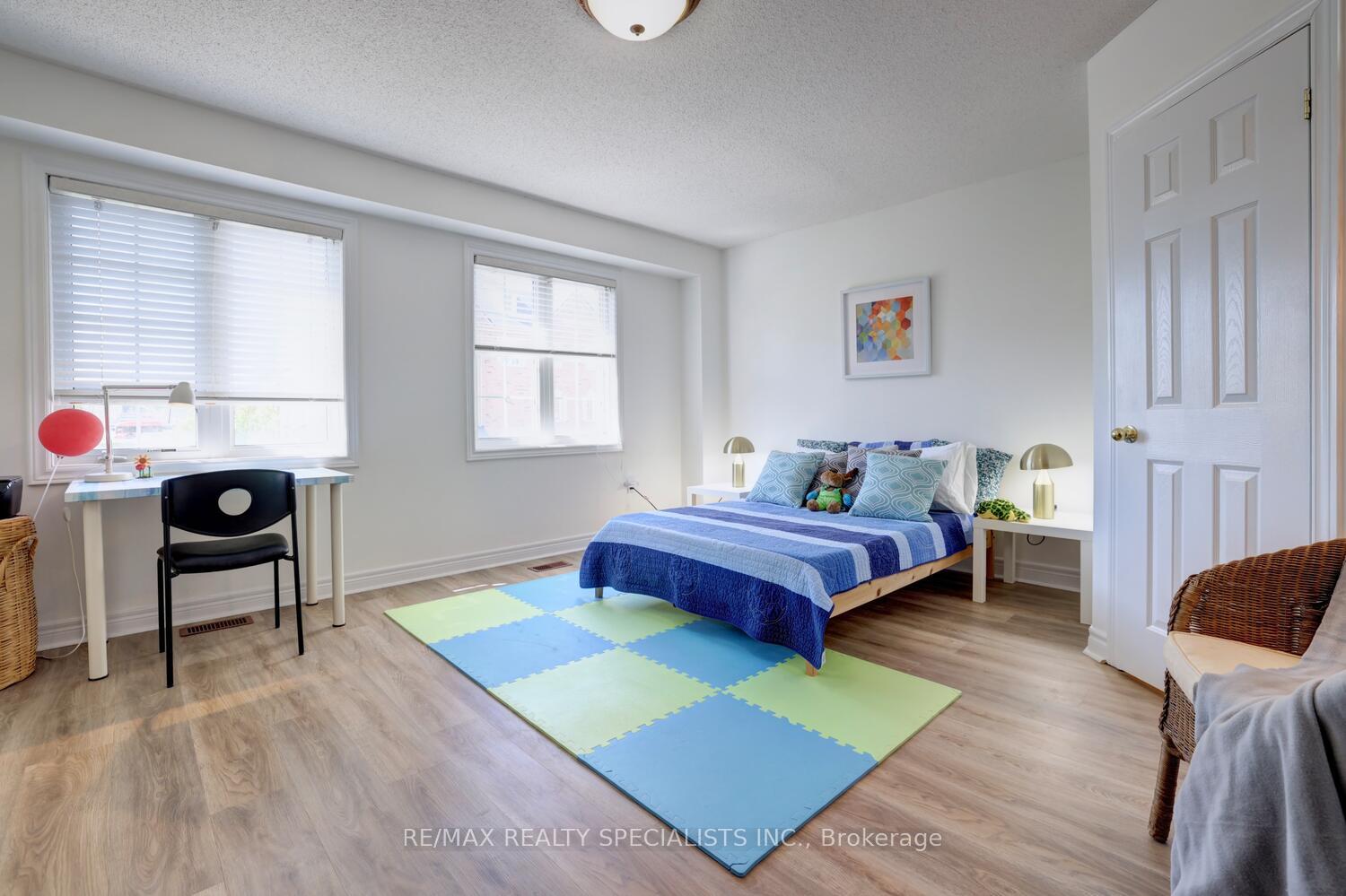4 Bedrooms Condo at 1128 Dundas, Mississauga For sale