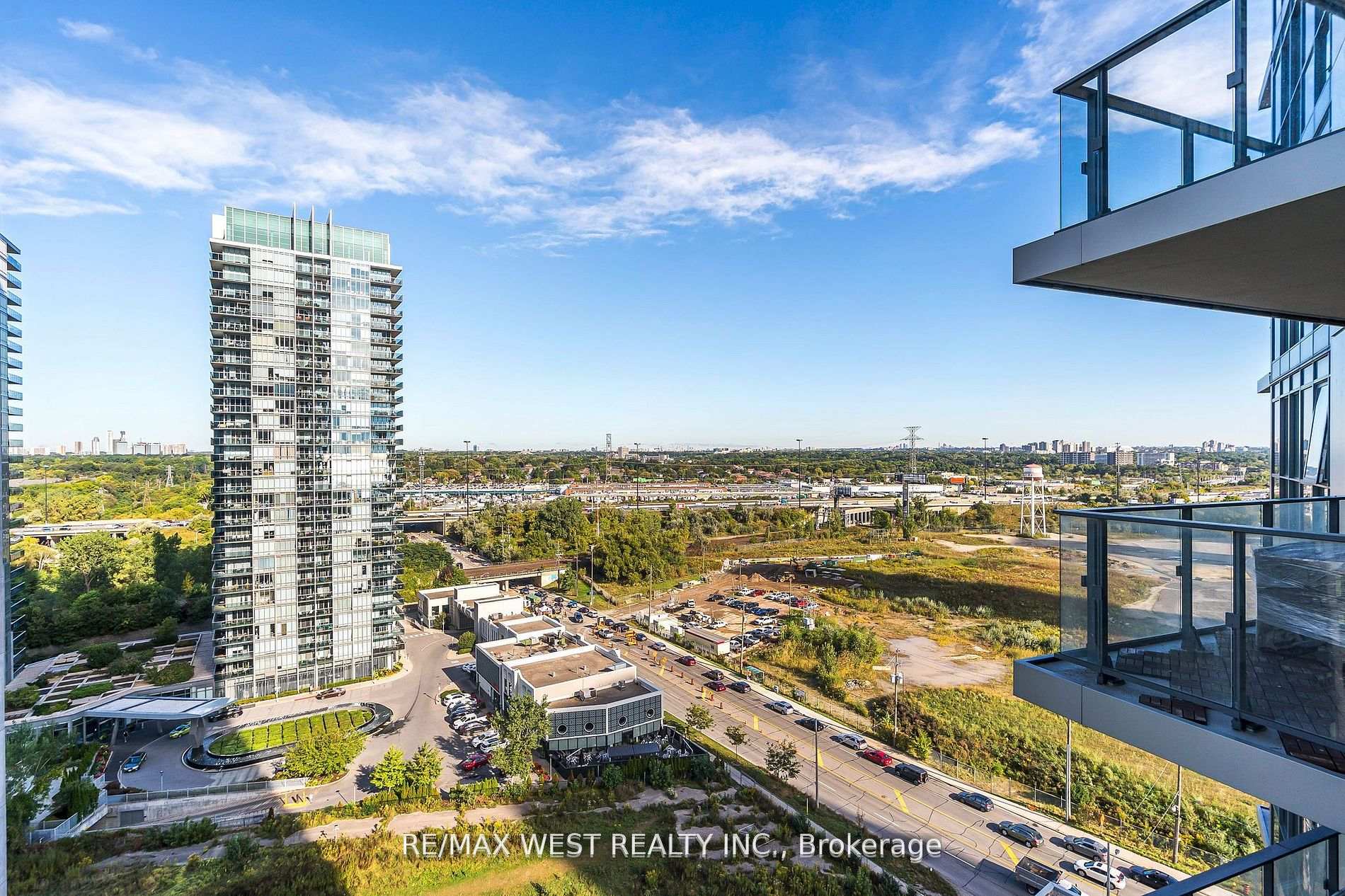 1 Bedroom Condo at 10 Park Lawn, Toronto For sale