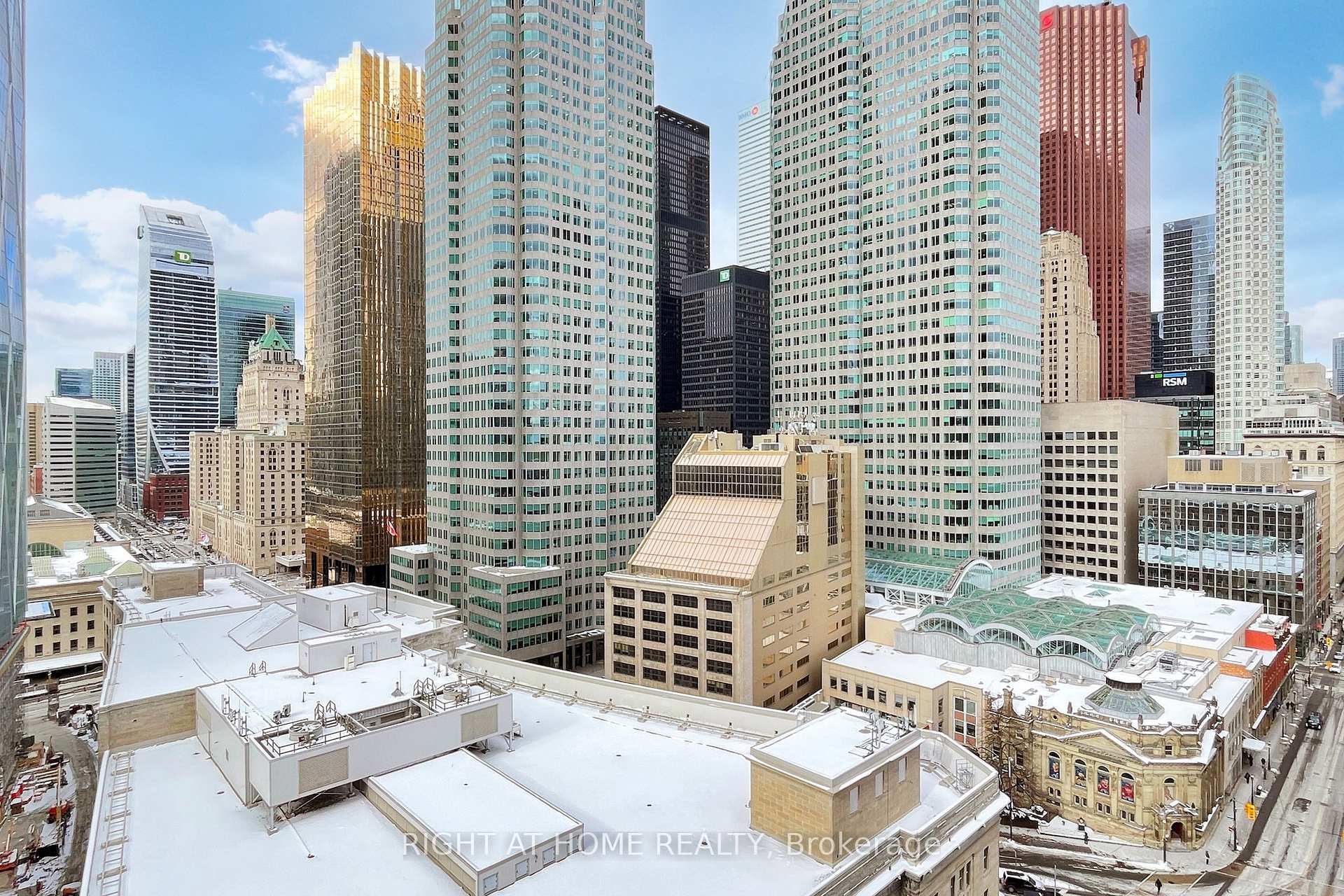 3 Bedrooms Condo at 8 The Esplanade, Toronto For sale