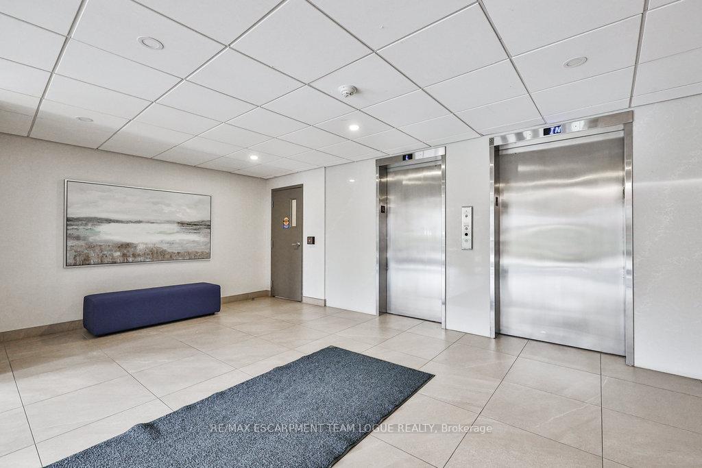 2 Bedrooms Condo at 2121 Lakeshore,  Burlington For sale