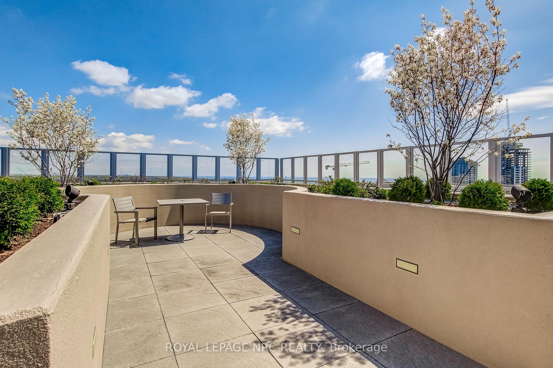2 Bedrooms Condo at 2025 Maria, Burlington For sale